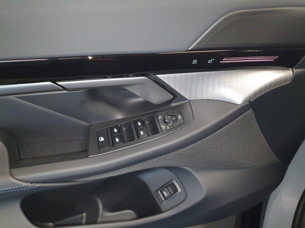 BMW 520d xDrive Touring-image-16