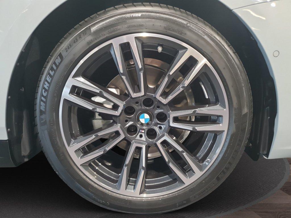 BMW 520d xDrive Touring-image-15