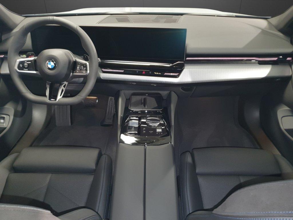 BMW 520d xDrive Touring-image-19