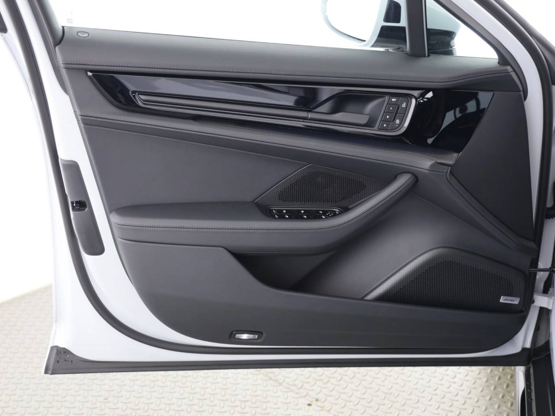 PORSCHE Panamera GTS-image-16