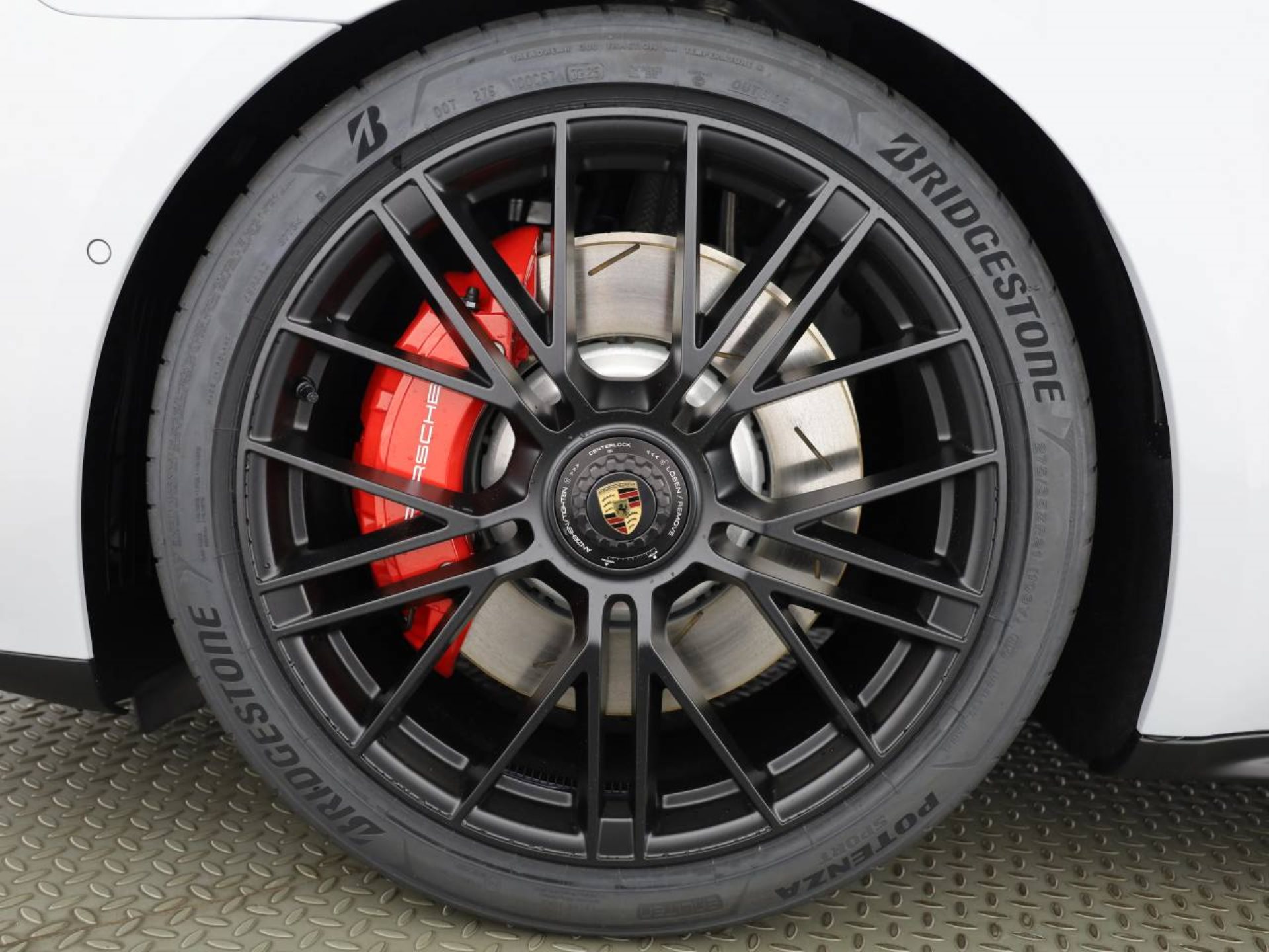 PORSCHE Panamera GTS-image-8