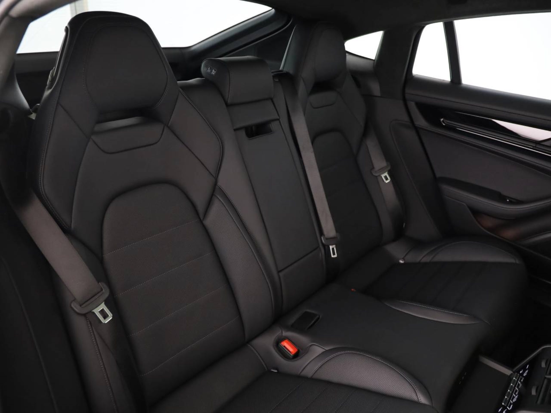 PORSCHE Panamera GTS-image-18