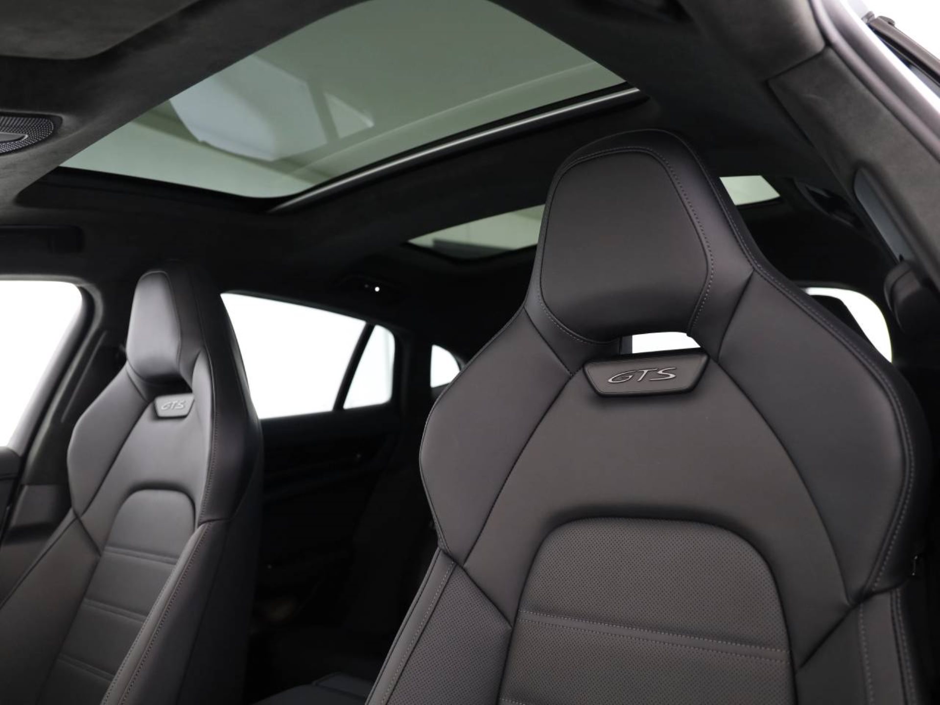 PORSCHE Panamera GTS-image-17