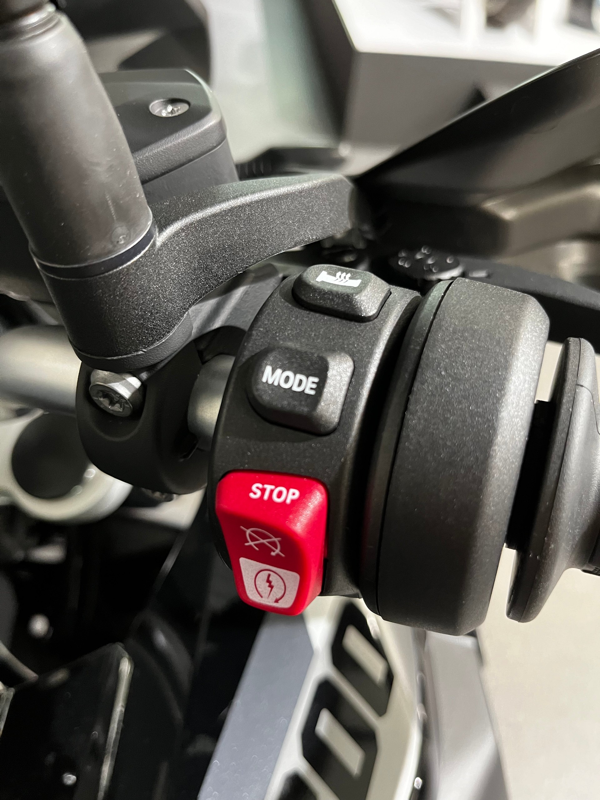 BMW F 800 GS (35kW) - Tieferlegung ab Werk!-image-4