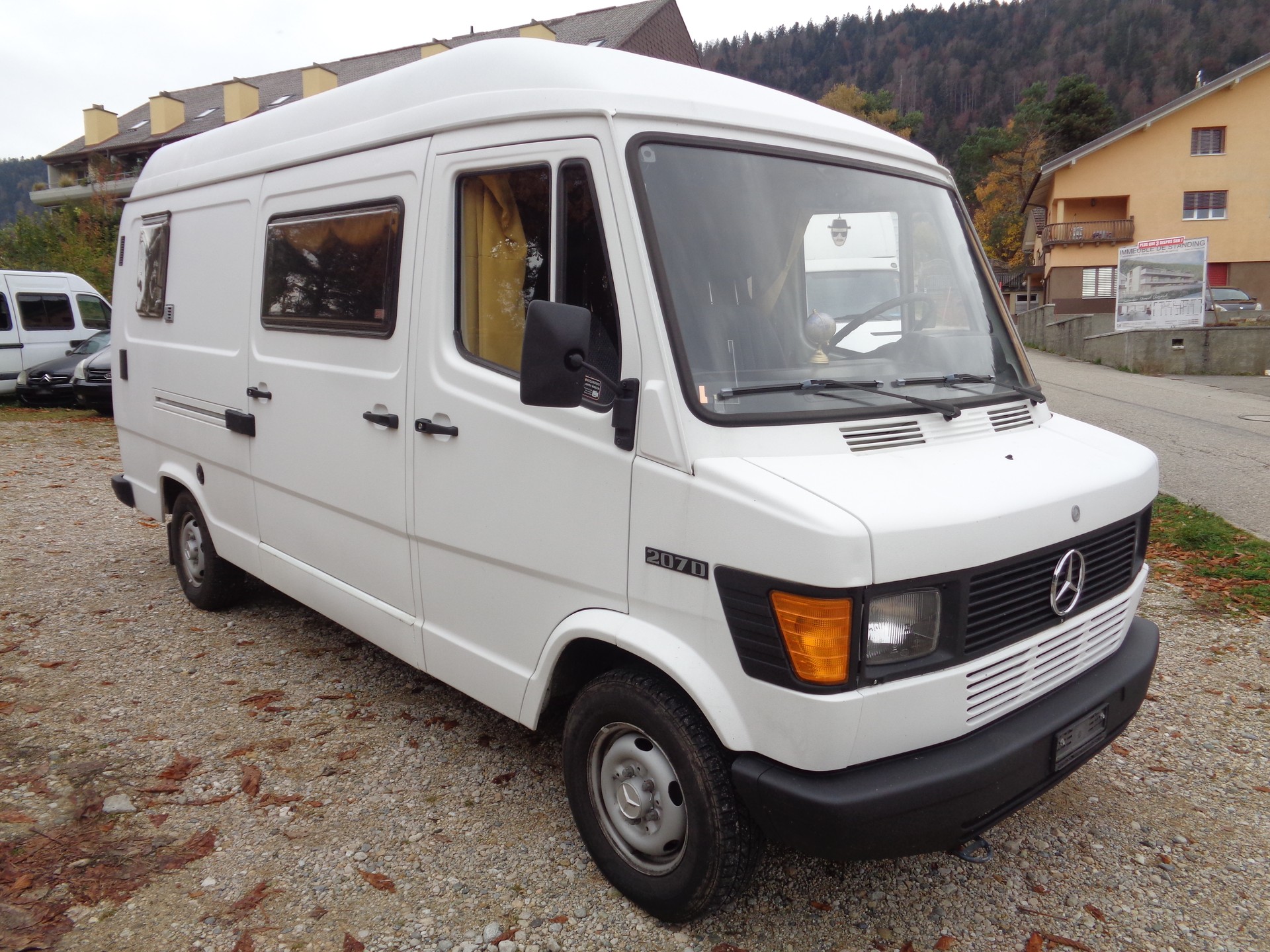 MERCEDES-BENZ 207 D-image-1