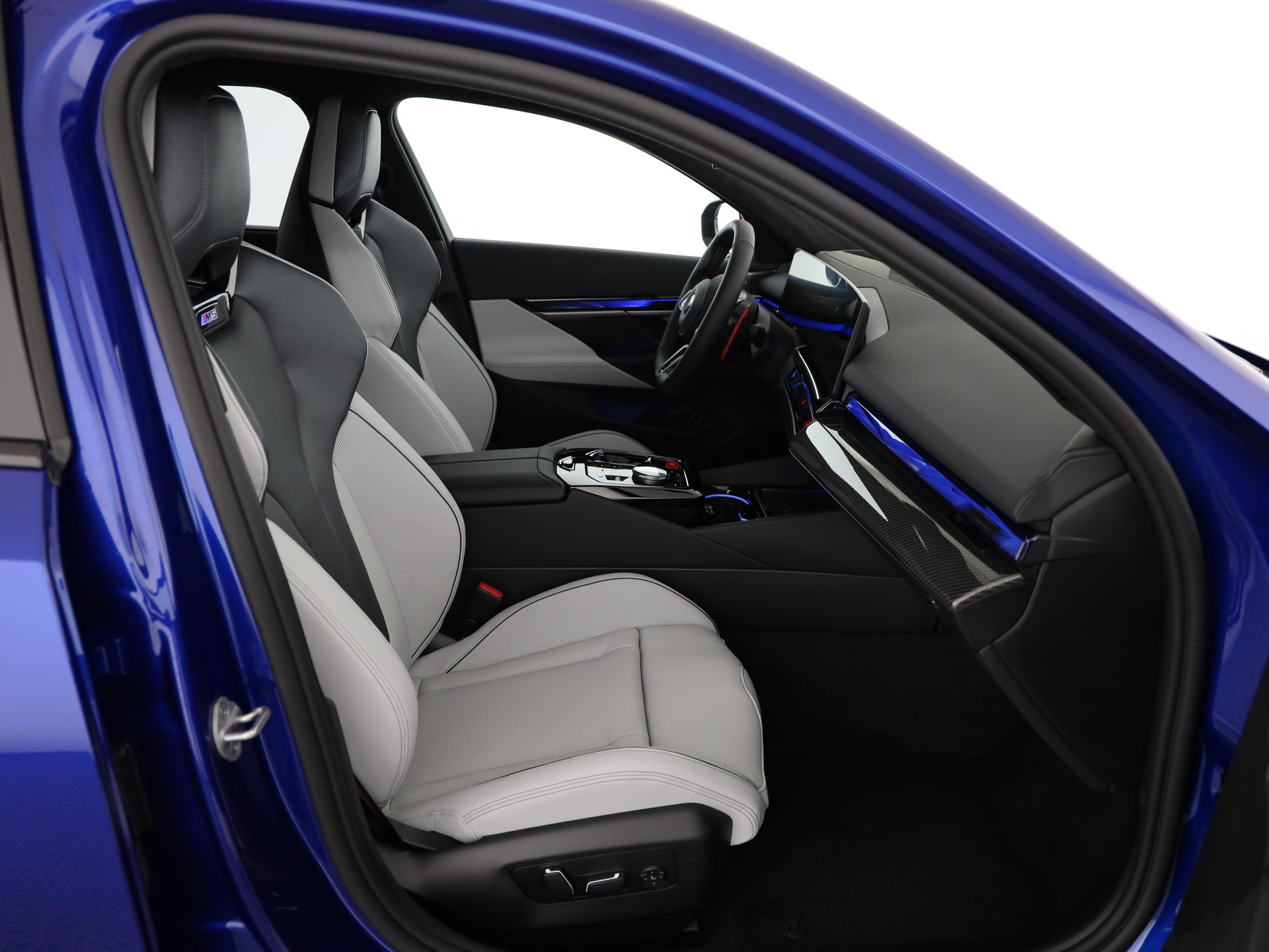 BMW M5 xDrive-image-14