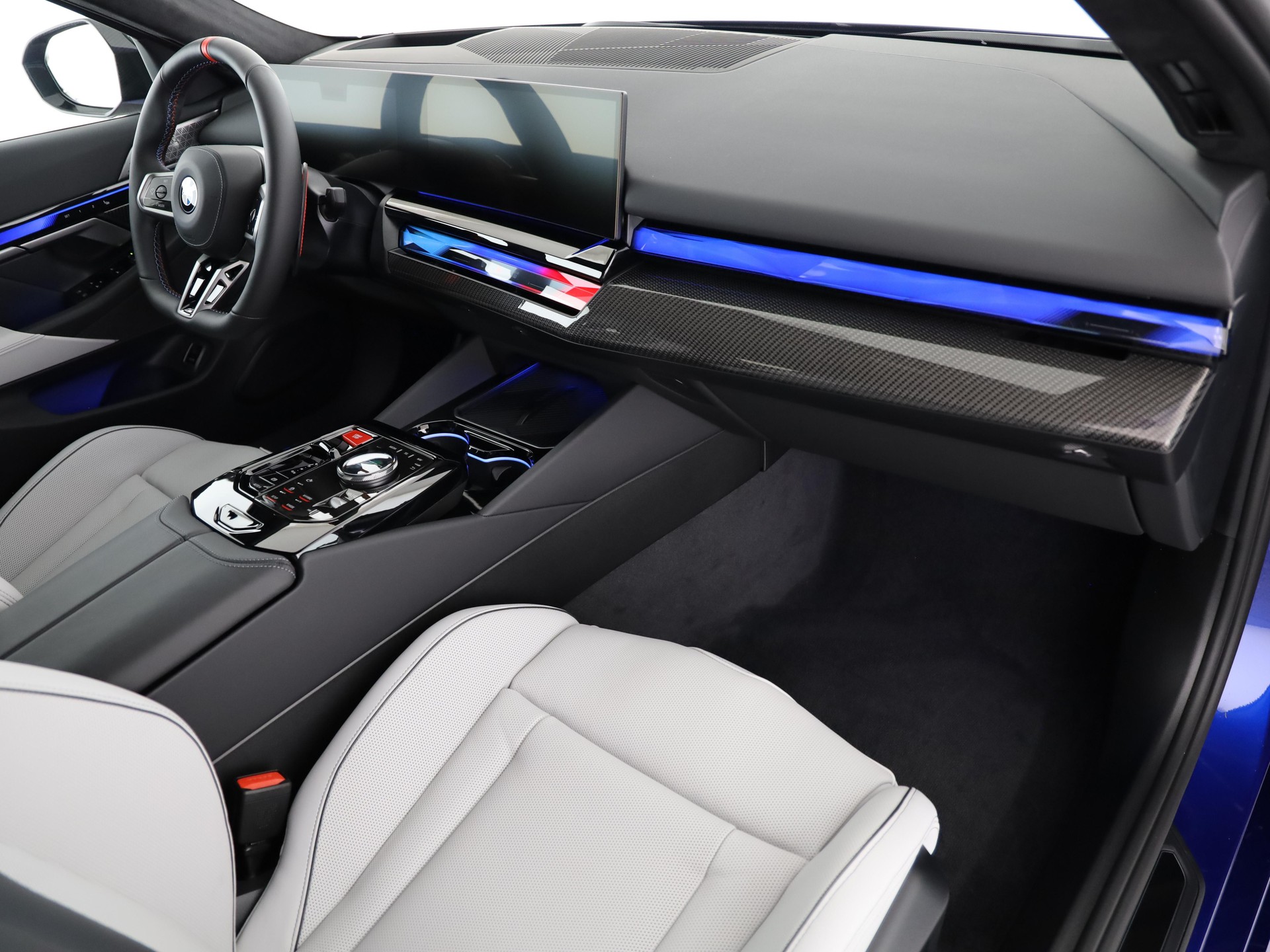 BMW M5 xDrive-image-13