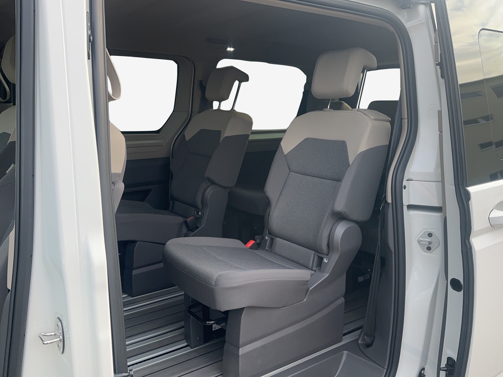 VW Multivan 2.0 TSI Liberty DSG Lang-image-11