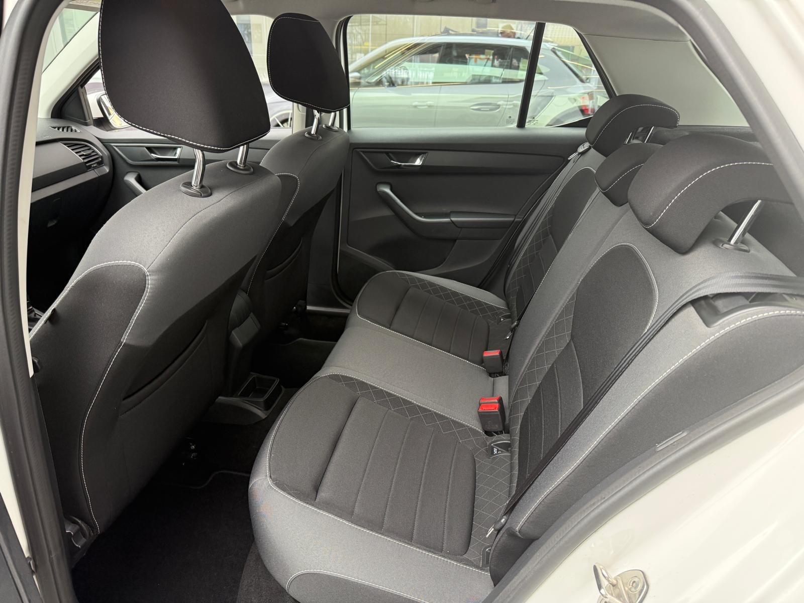 SKODA Fabia 1.0 TSI Ambition DSG-image-12
