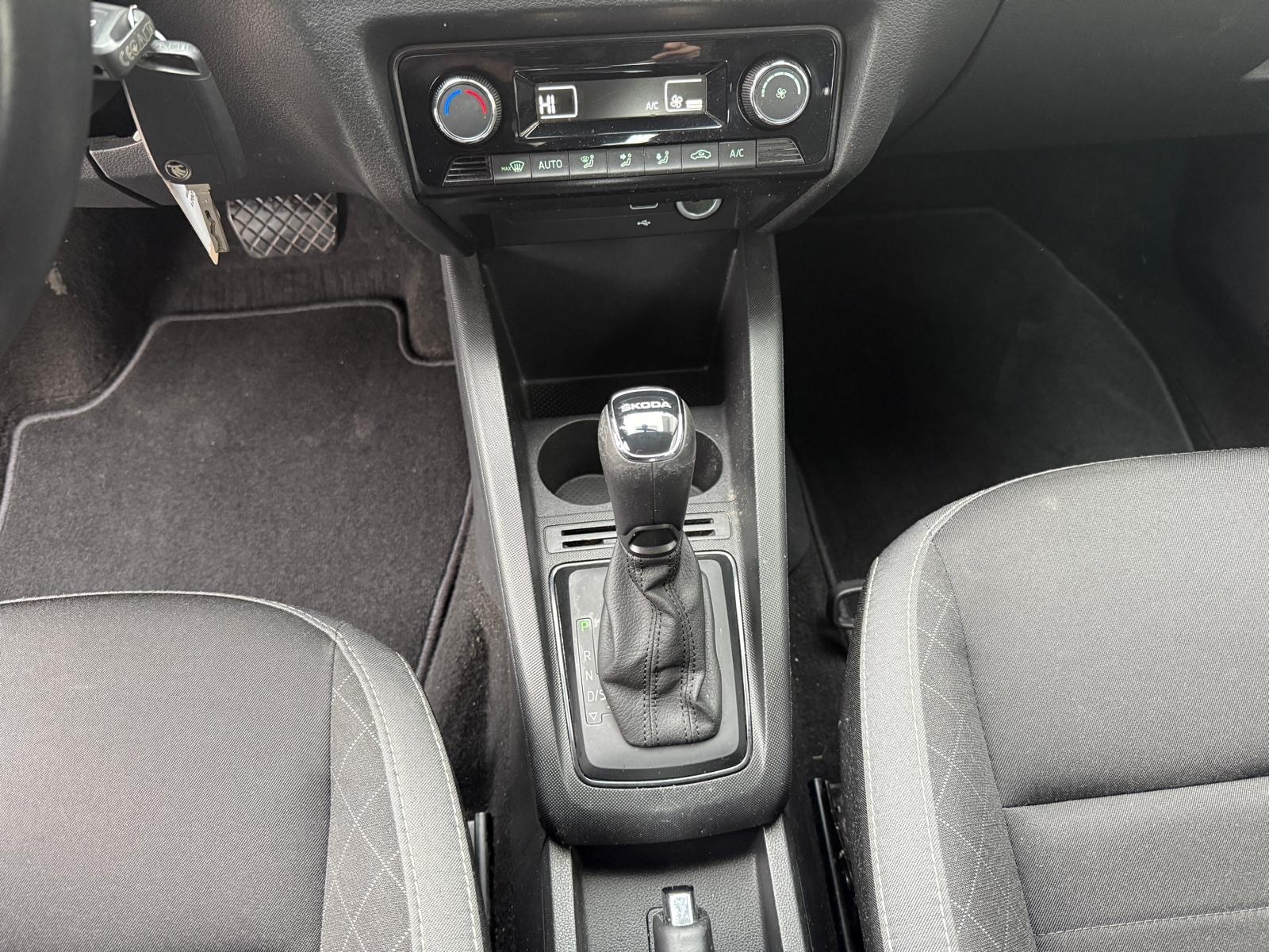 SKODA Fabia 1.0 TSI Ambition DSG-image-11