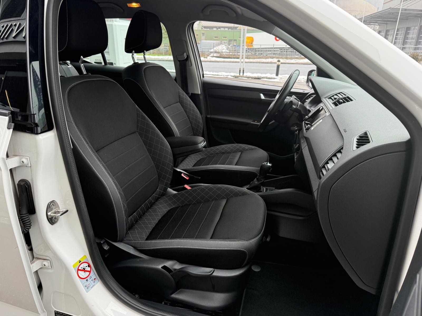 SKODA Fabia 1.0 TSI Ambition DSG-image-9