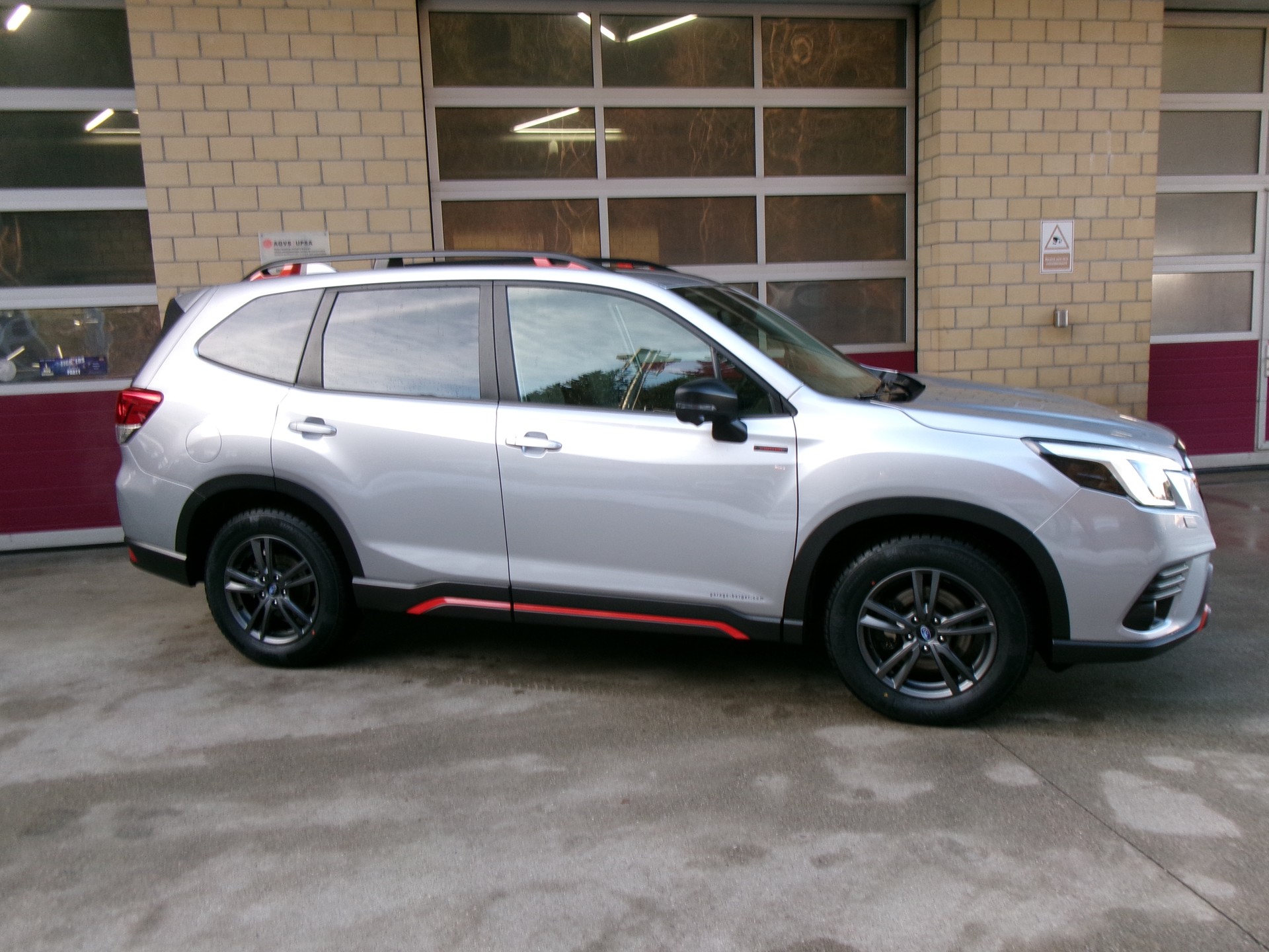 SUBARU Forester 2.0i e-Boxer Sport Lineartronic-showroom-element-1