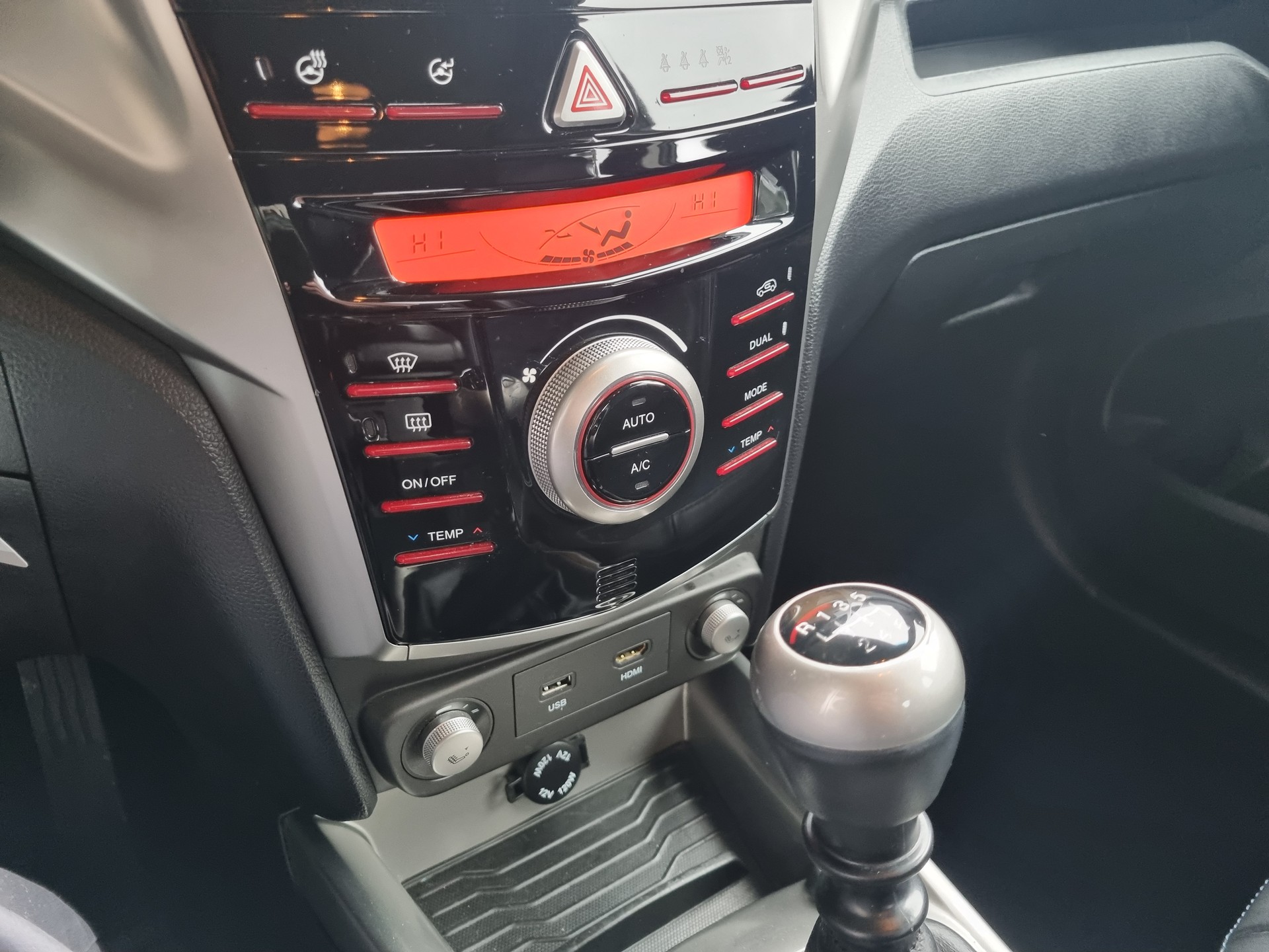 KGM-SsangYong Tivoli 1.6 eXDi ME Limited Edition 4WD-image-14