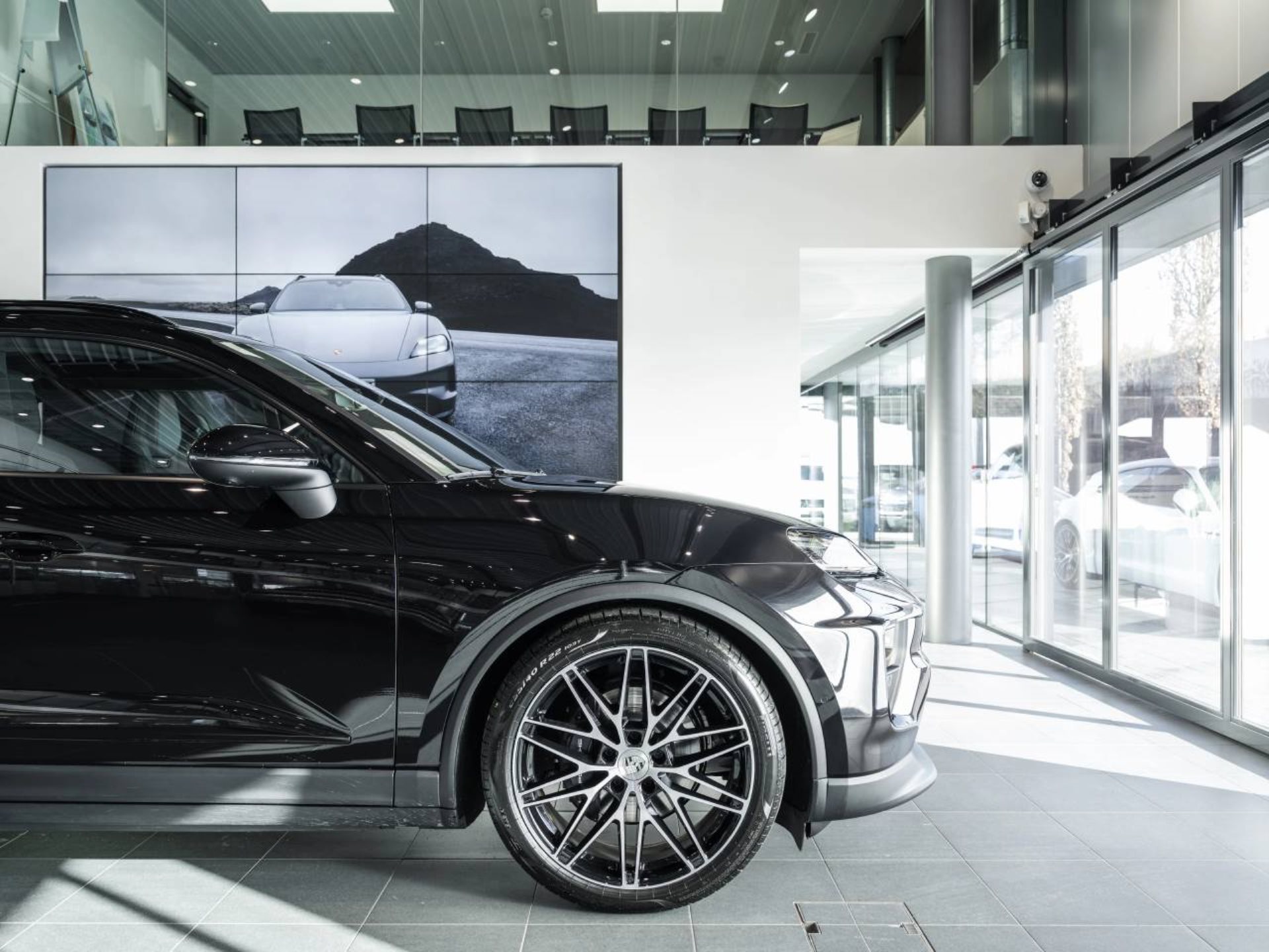 PORSCHE Macan 4-image-13