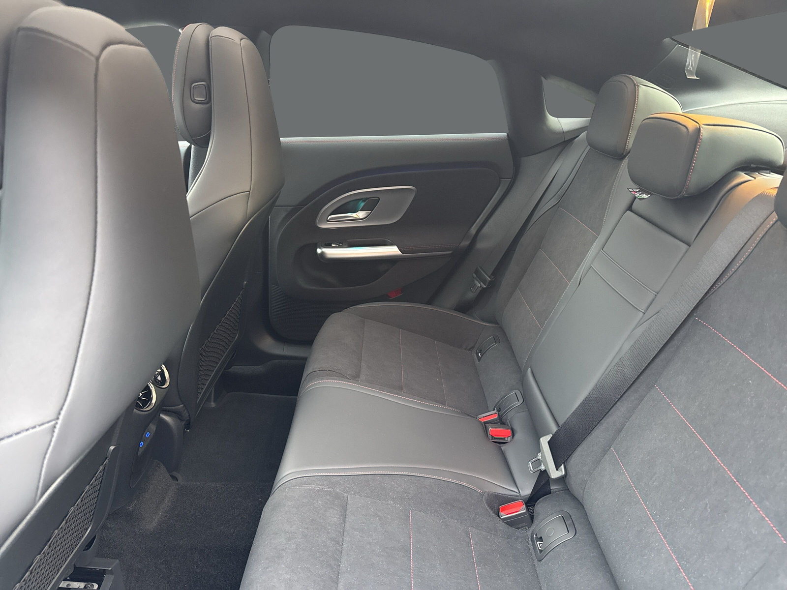 MERCEDES-BENZ CLA 220 8G-DCT 4Matic-image-13