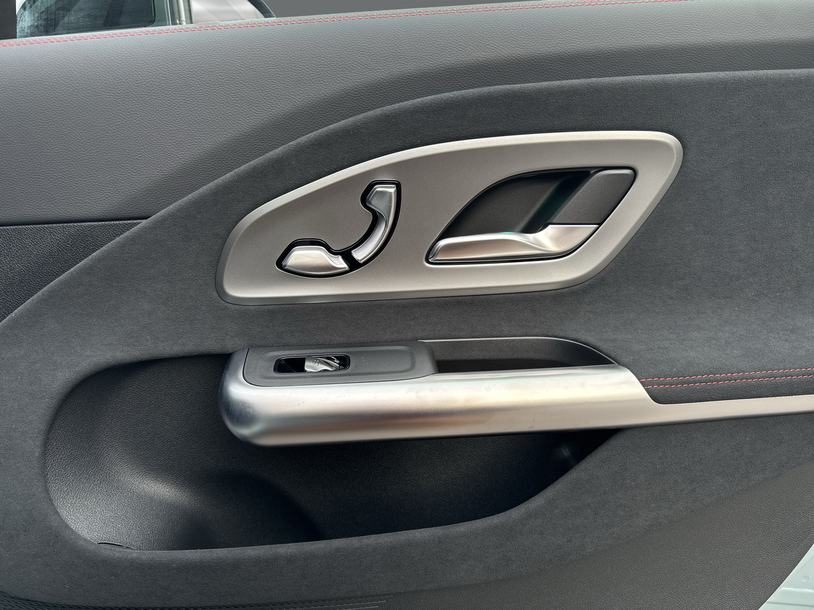 MERCEDES-BENZ CLA 220 8G-DCT 4Matic-image-16