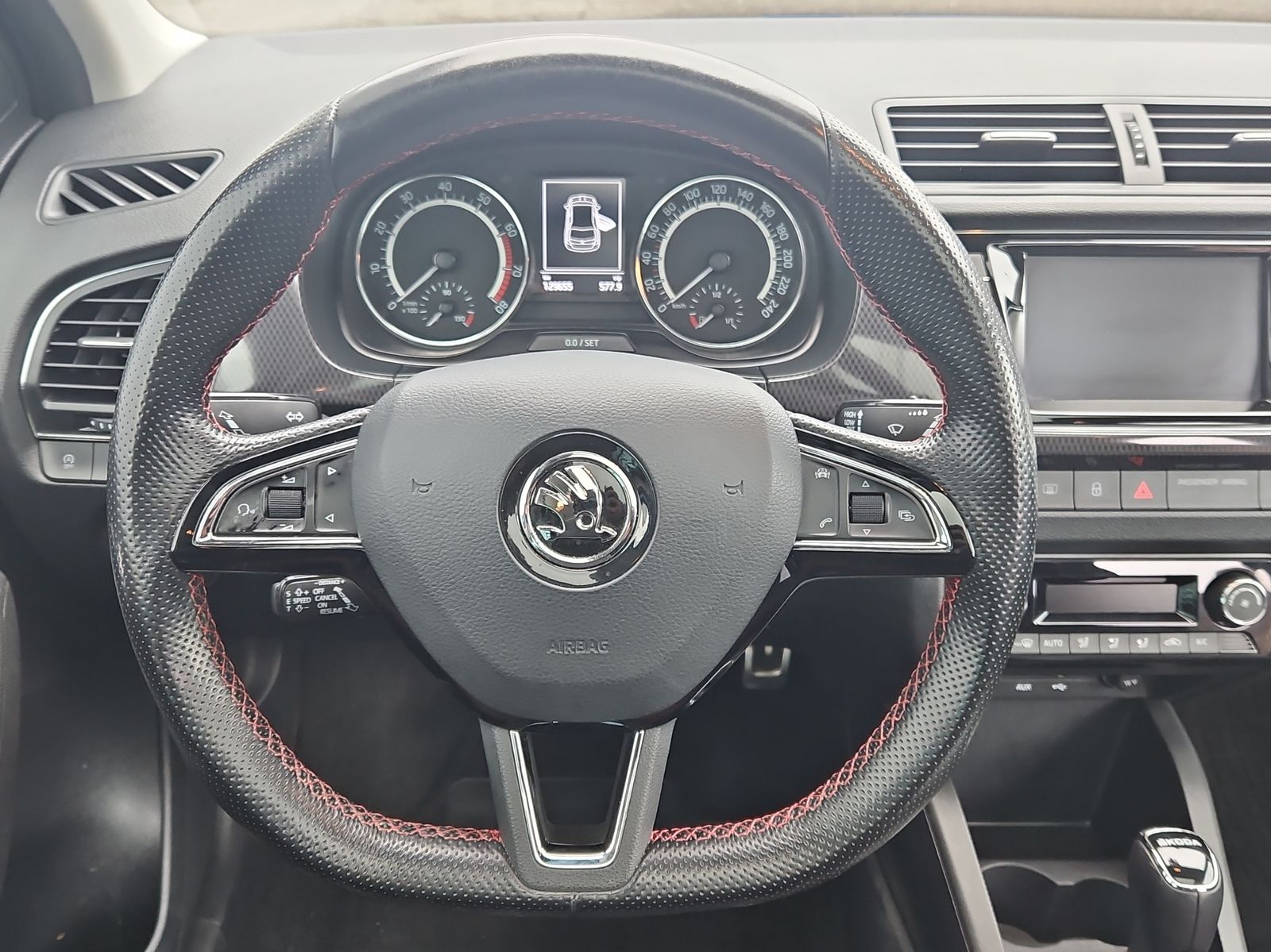 SKODA Fabia 1.0 TSI Monte Carlo DSG-image-10
