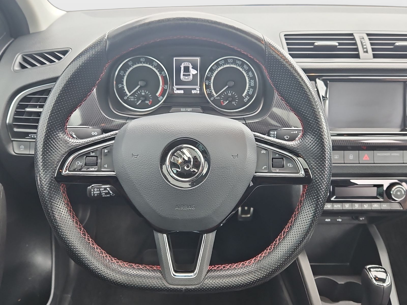 SKODA Fabia 1.0 TSI Monte Carlo DSG-image-10