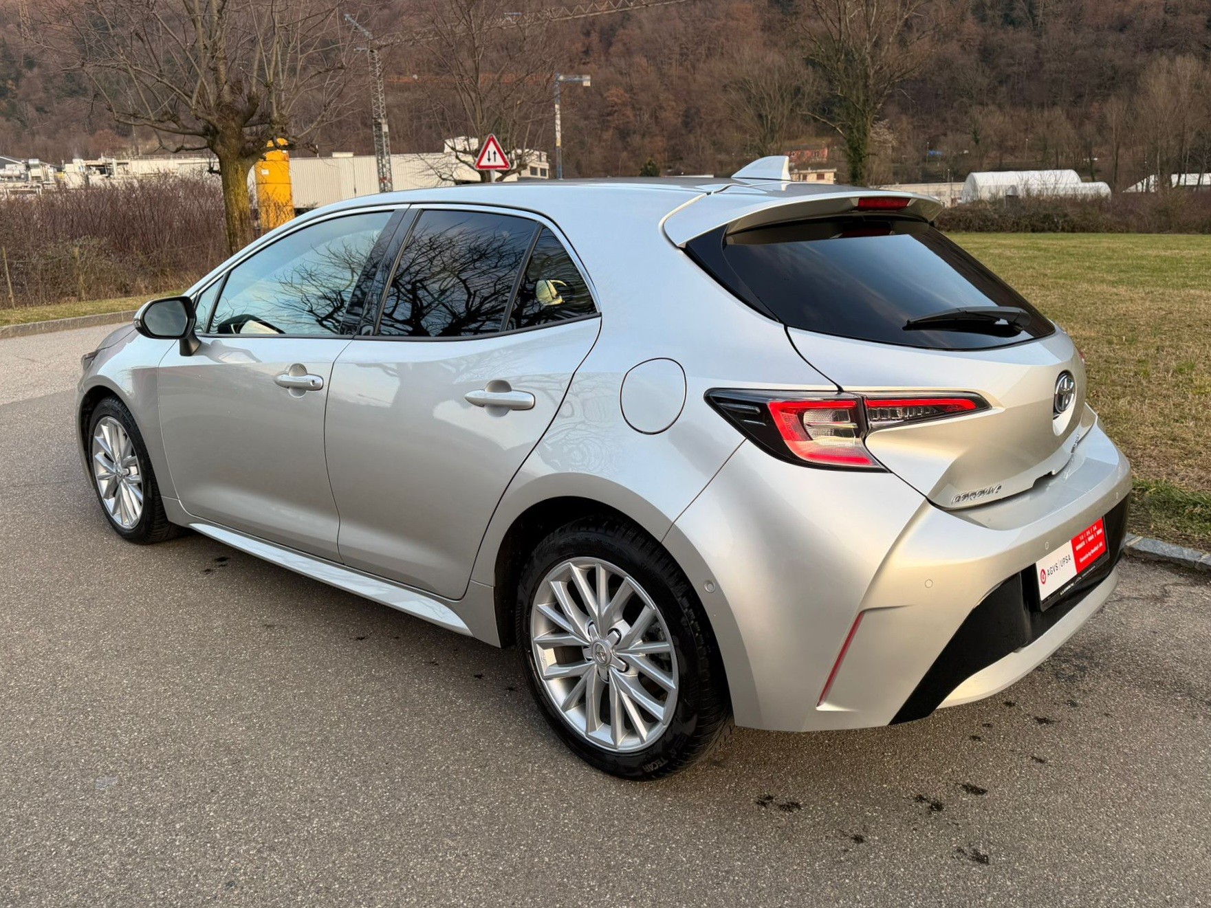 TOYOTA Corolla 1.8 HSD Comfort e-CVT-image-3