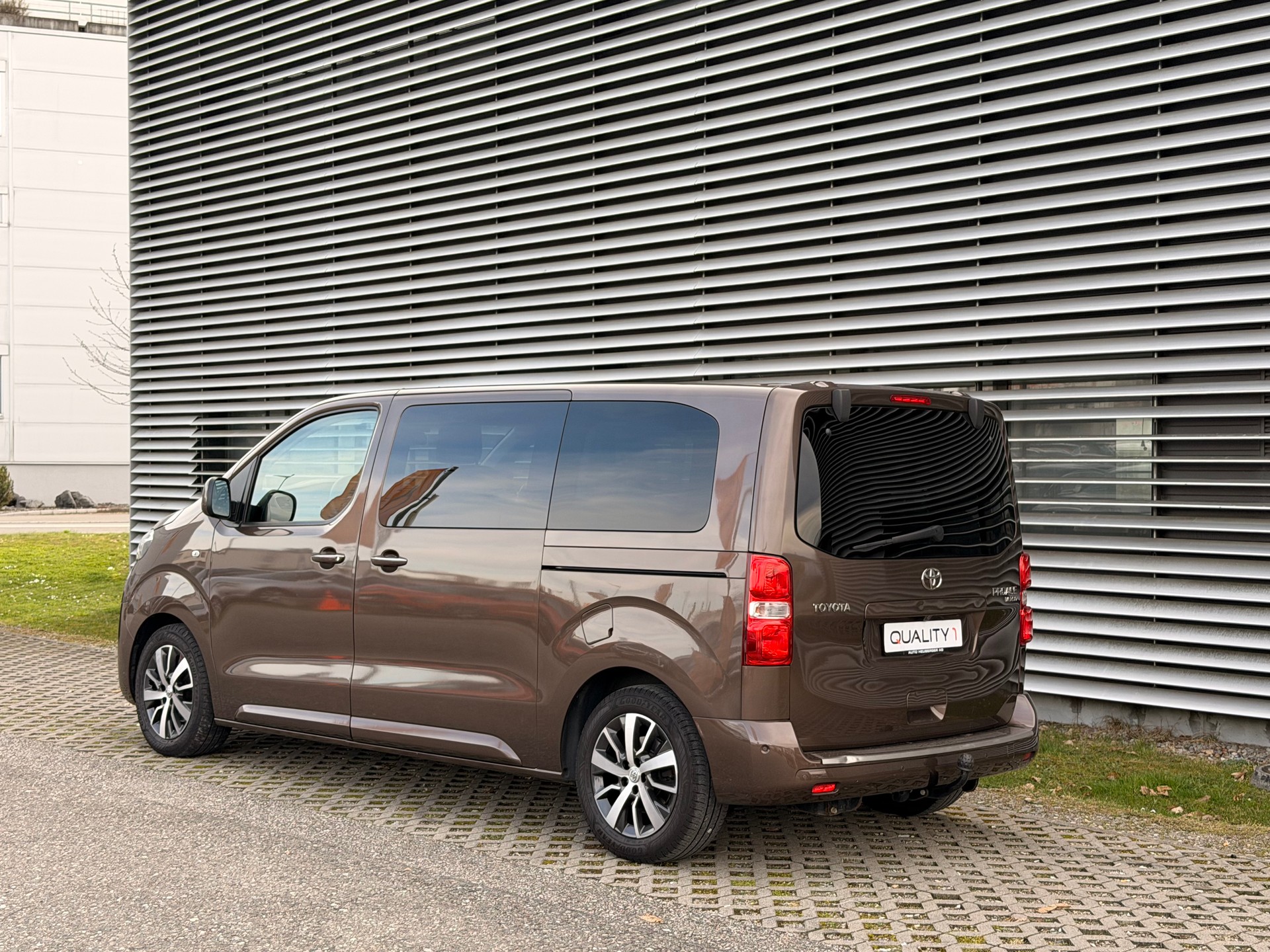 TOYOTA Proace Verso 2.0 D-4D VIP L1 Automatic 8 PLATZ-image-1