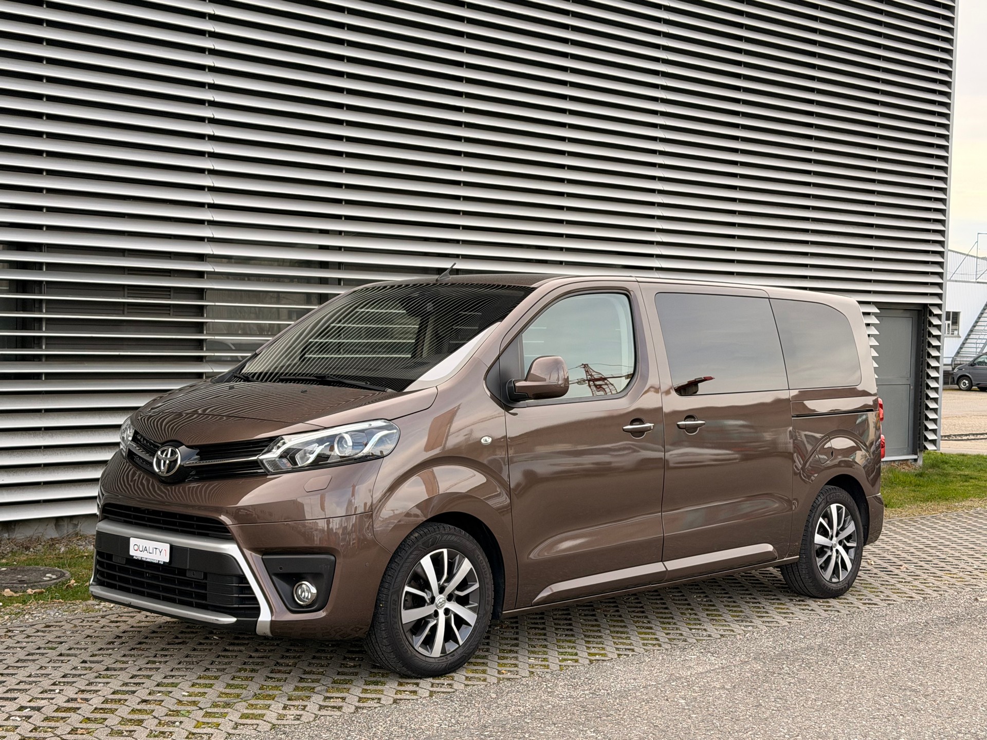 TOYOTA Proace Verso 2.0 D-4D VIP L1 Automatic 8 PLATZ-image-2