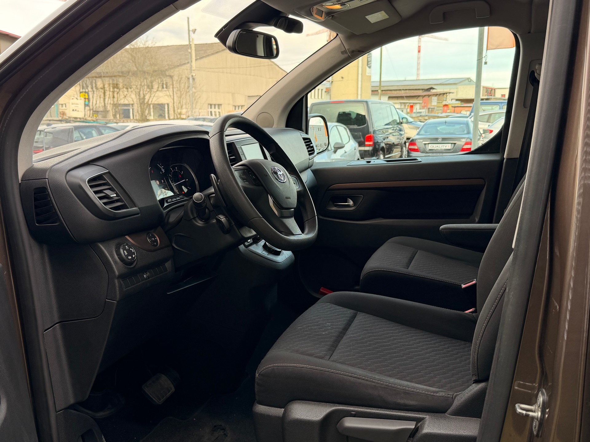 TOYOTA Proace Verso 2.0 D-4D VIP L1 Automatic 8 PLATZ-image-12