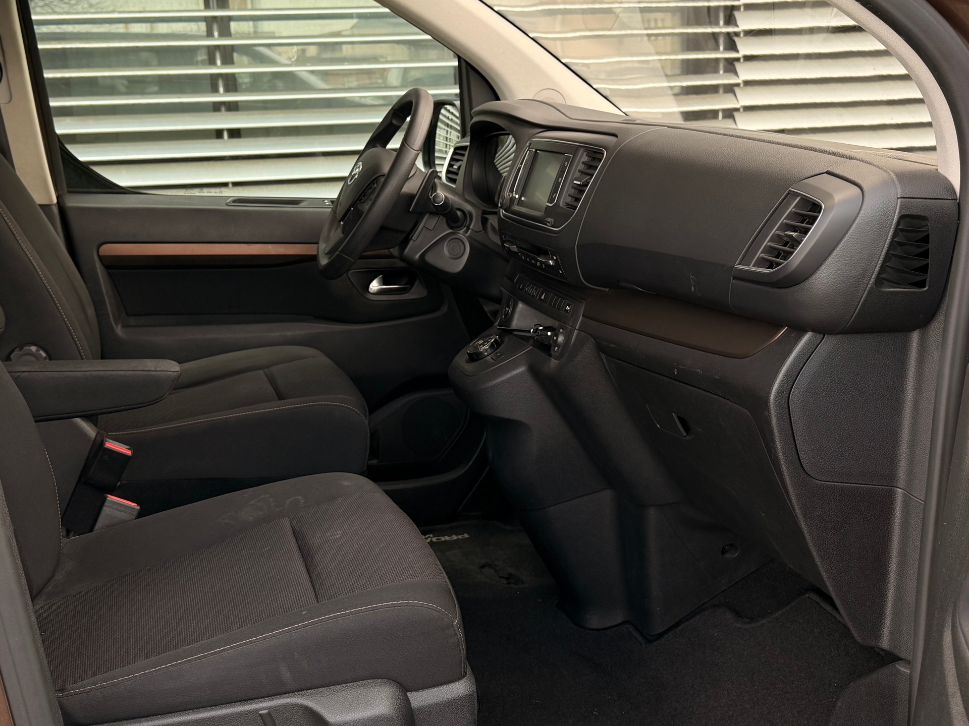 TOYOTA Proace Verso 2.0 D-4D VIP L1 Automatic 8 PLATZ-image-11