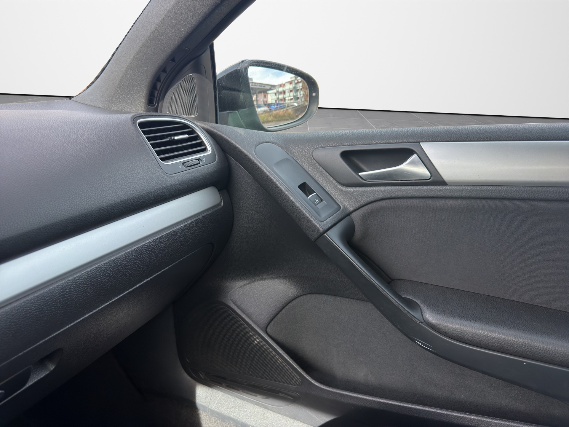 VW Golf Cabrio 1.2 TSI BlueMotion Technology-image-12