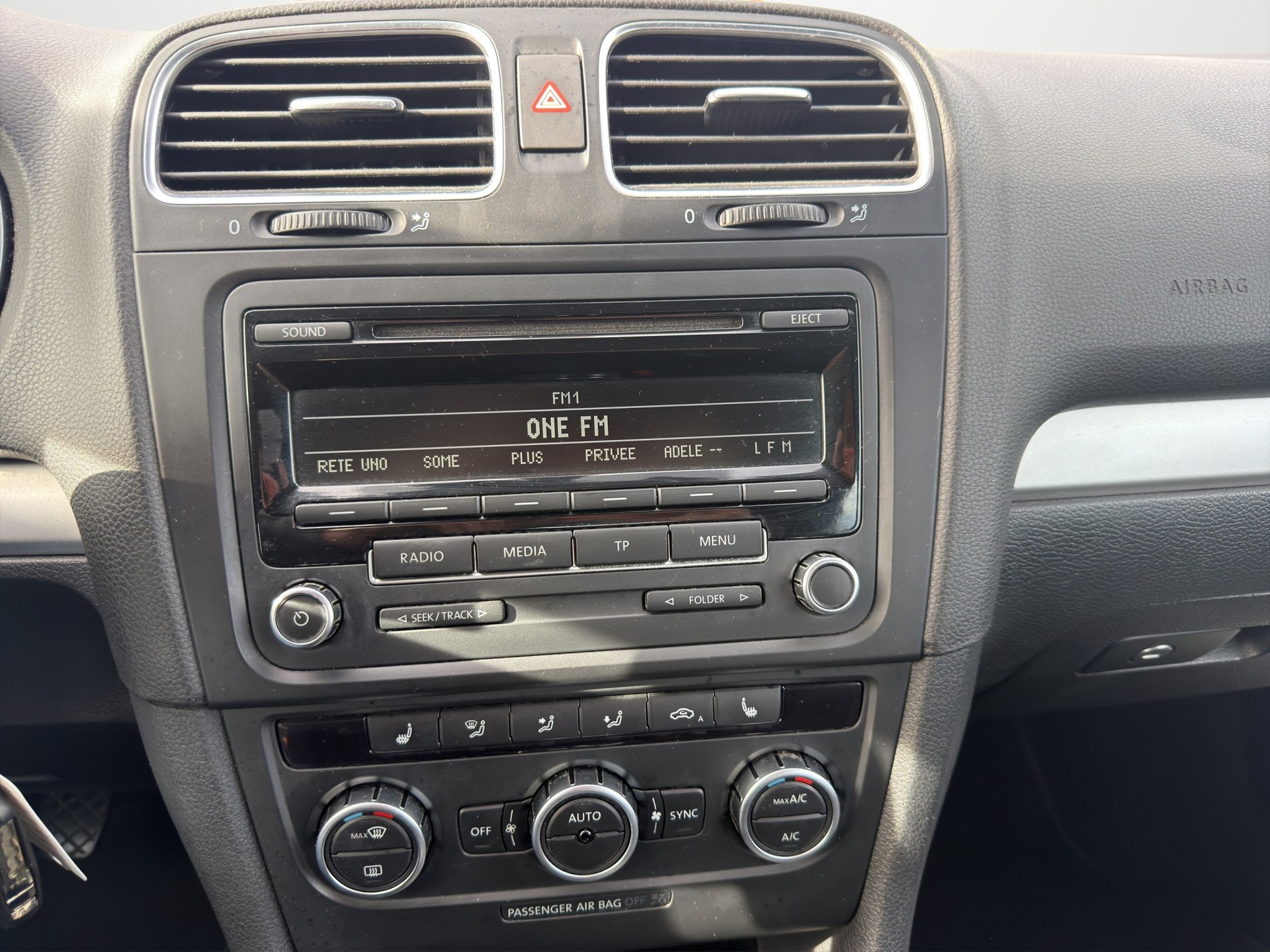 VW Golf Cabrio 1.2 TSI BlueMotion Technology-image-15