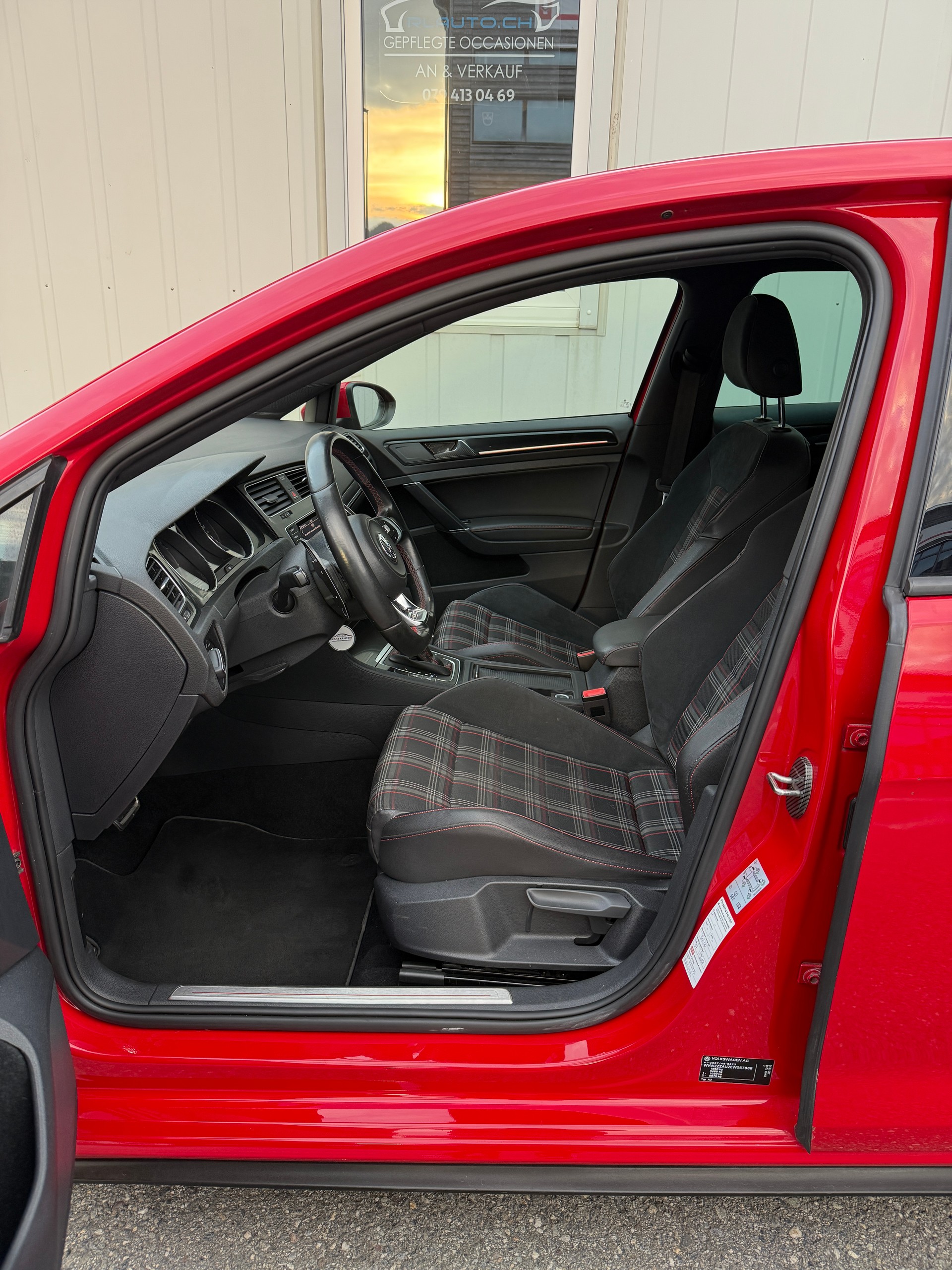 VW Golf 2.0 TSI GTI DSG *FRISCH AB MFK* ALU* XENON*DOTZ 19" ALU*-image-13