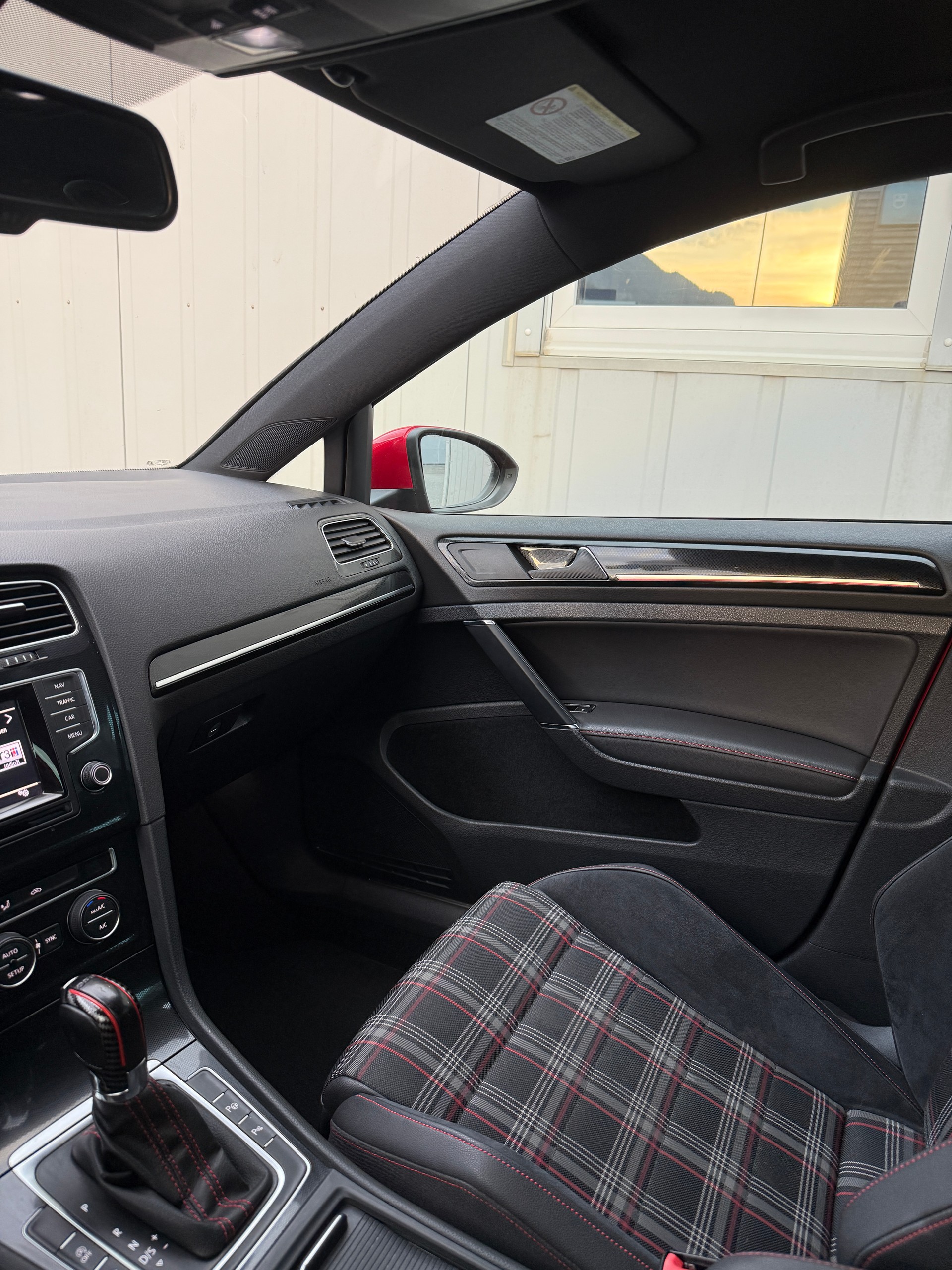 VW Golf 2.0 TSI GTI DSG *FRISCH AB MFK* ALU* XENON*DOTZ 19" ALU*-image-19