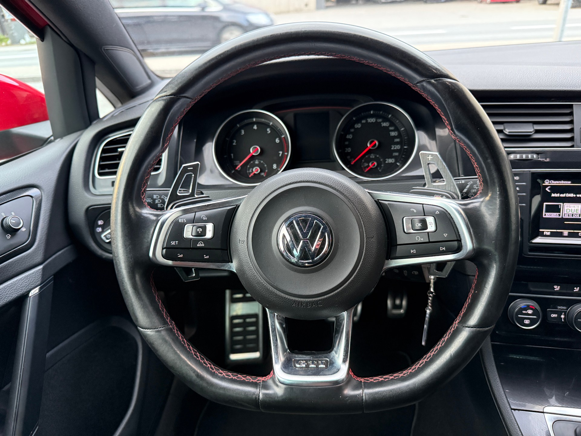 VW Golf 2.0 TSI GTI DSG *FRISCH AB MFK* ALU* XENON*DOTZ 19" ALU*-image-18