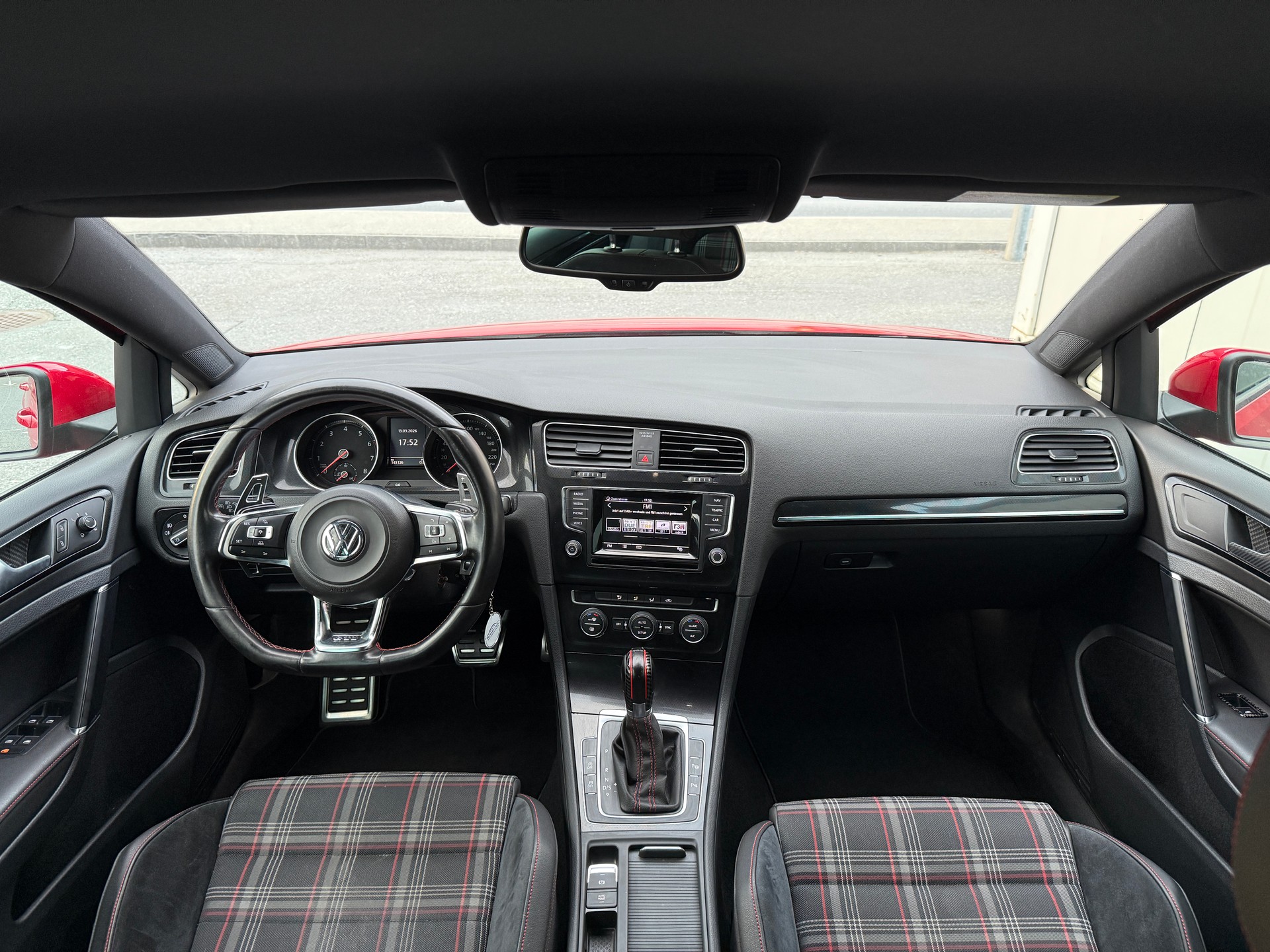 VW Golf 2.0 TSI GTI DSG *FRISCH AB MFK* ALU* XENON*DOTZ 19" ALU*-image-17