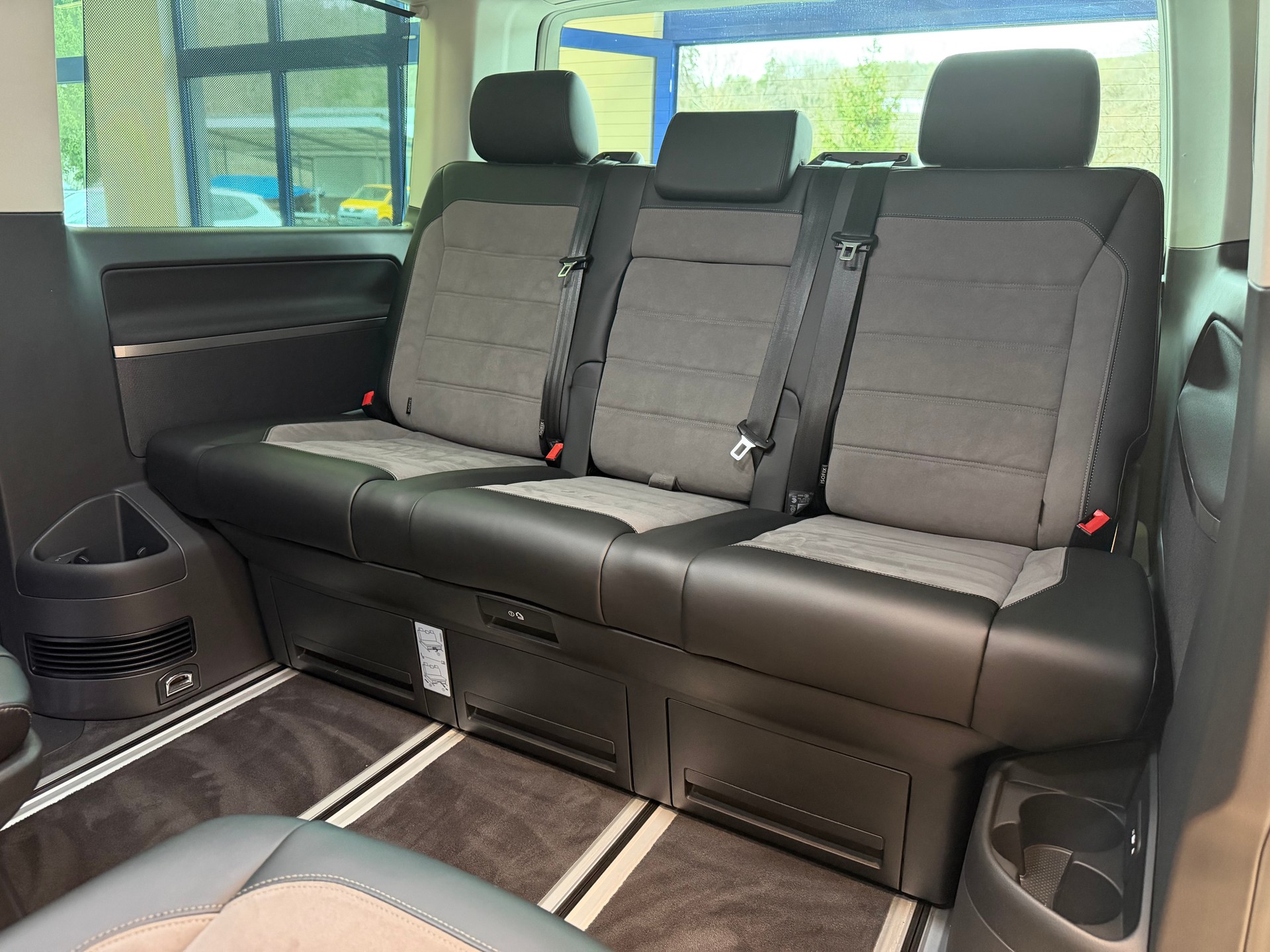 VW T6.1 Multivan 2.0 Bi-TDI Generation Six 4Motion DSG-image-16