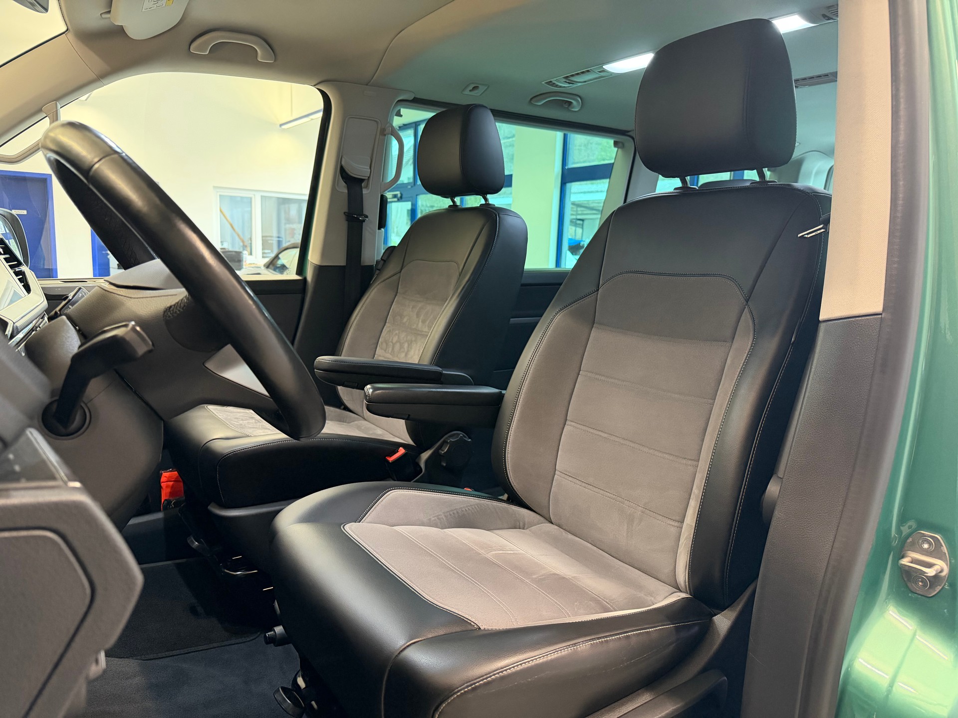 VW T6.1 Multivan 2.0 Bi-TDI Generation Six 4Motion DSG-image-11