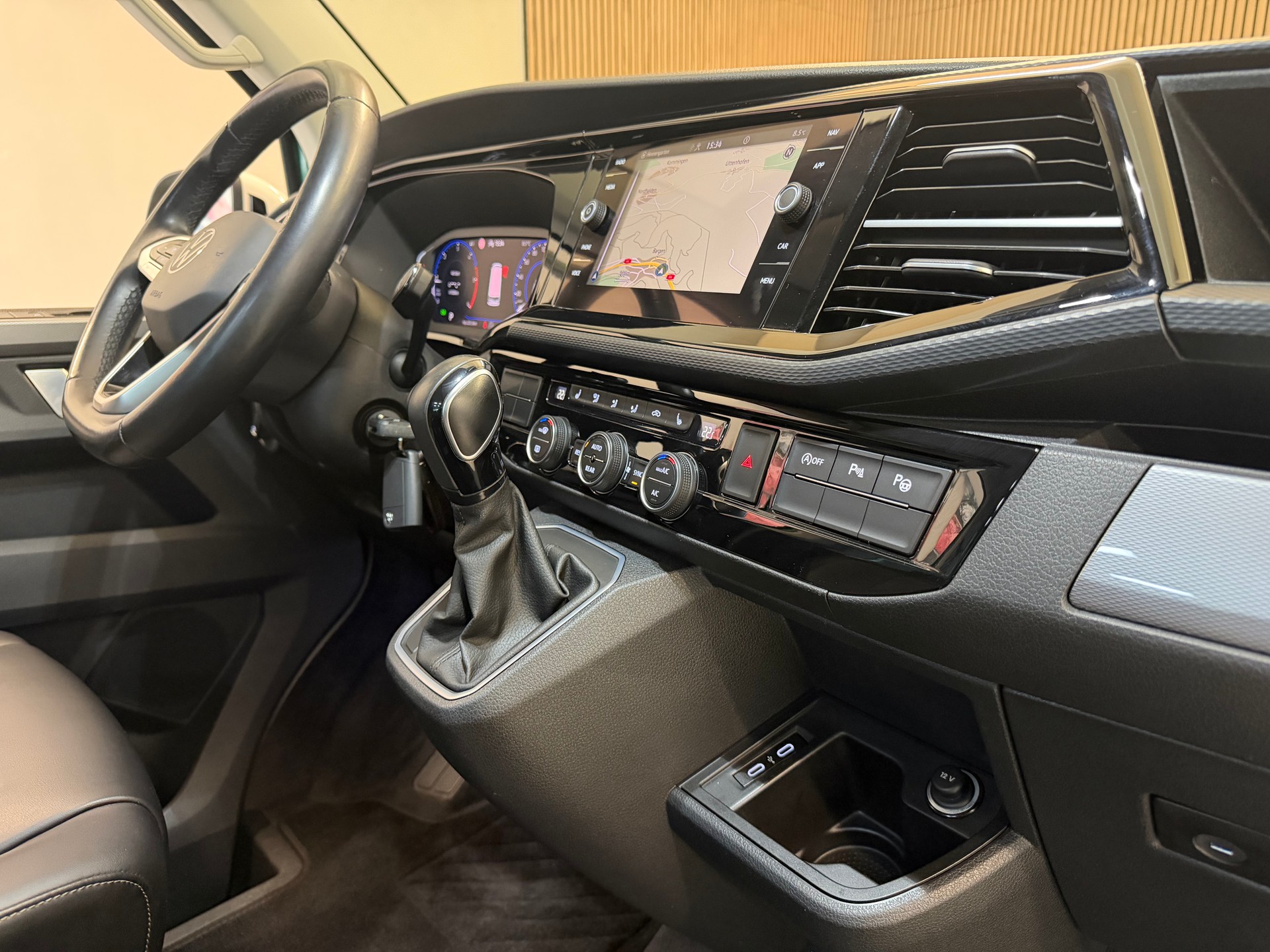 VW T6.1 Multivan 2.0 Bi-TDI Generation Six 4Motion DSG-image-18