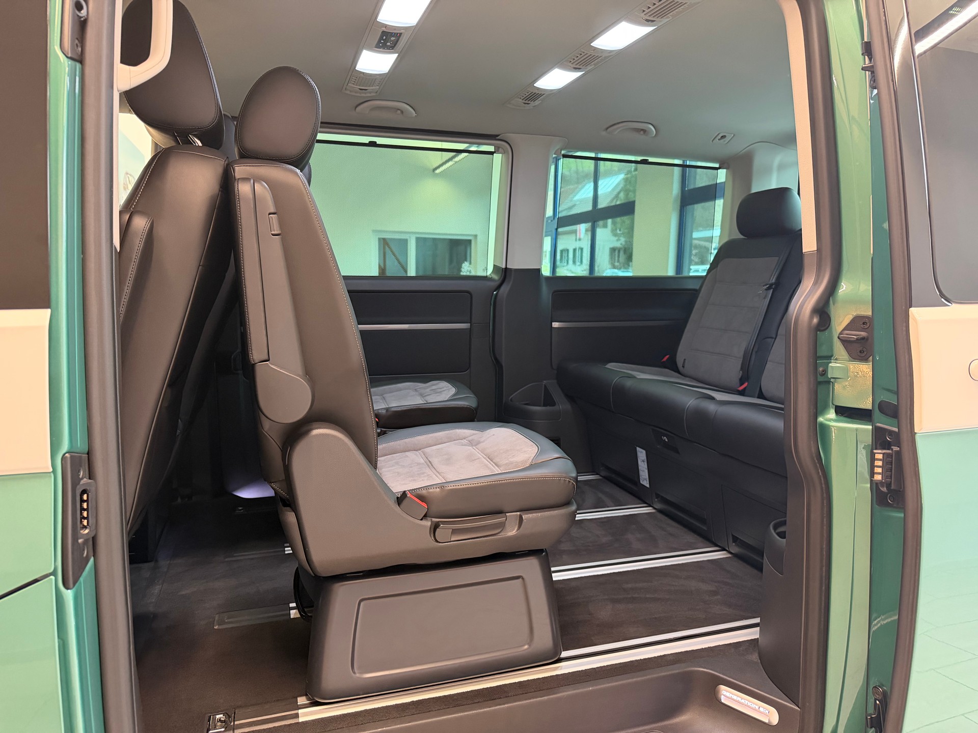 VW T6.1 Multivan 2.0 Bi-TDI Generation Six 4Motion DSG-image-15