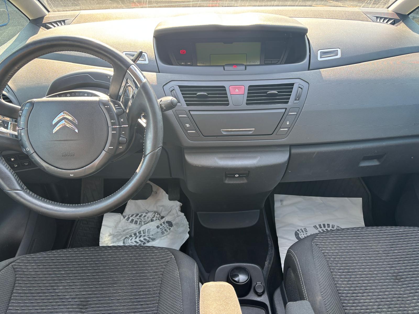 CITROEN C4 Picasso 1.6 HDI 16V Attraction EGS6-image-8