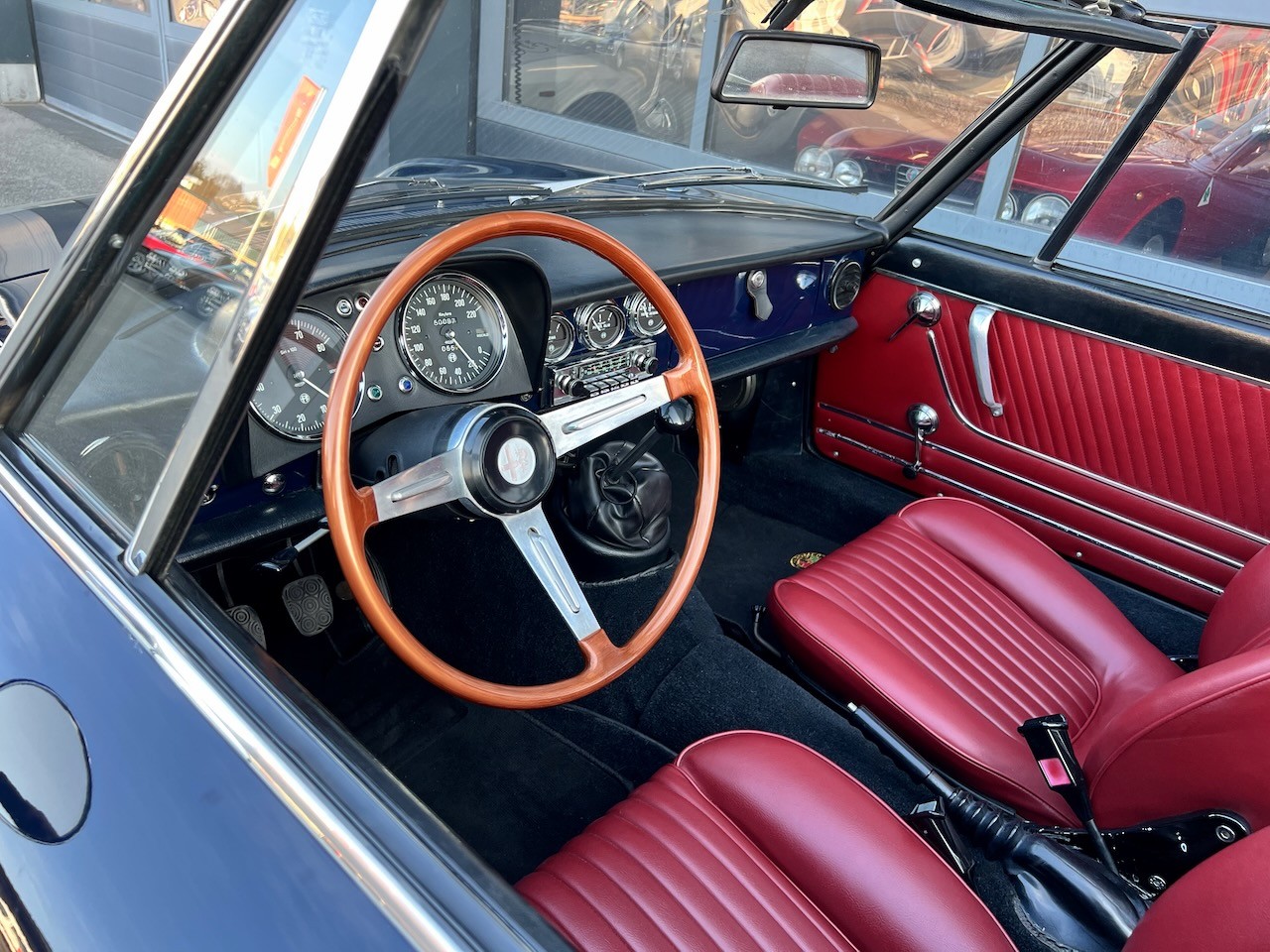 ALFA ROMEO 1300 Spider Junior-image-13