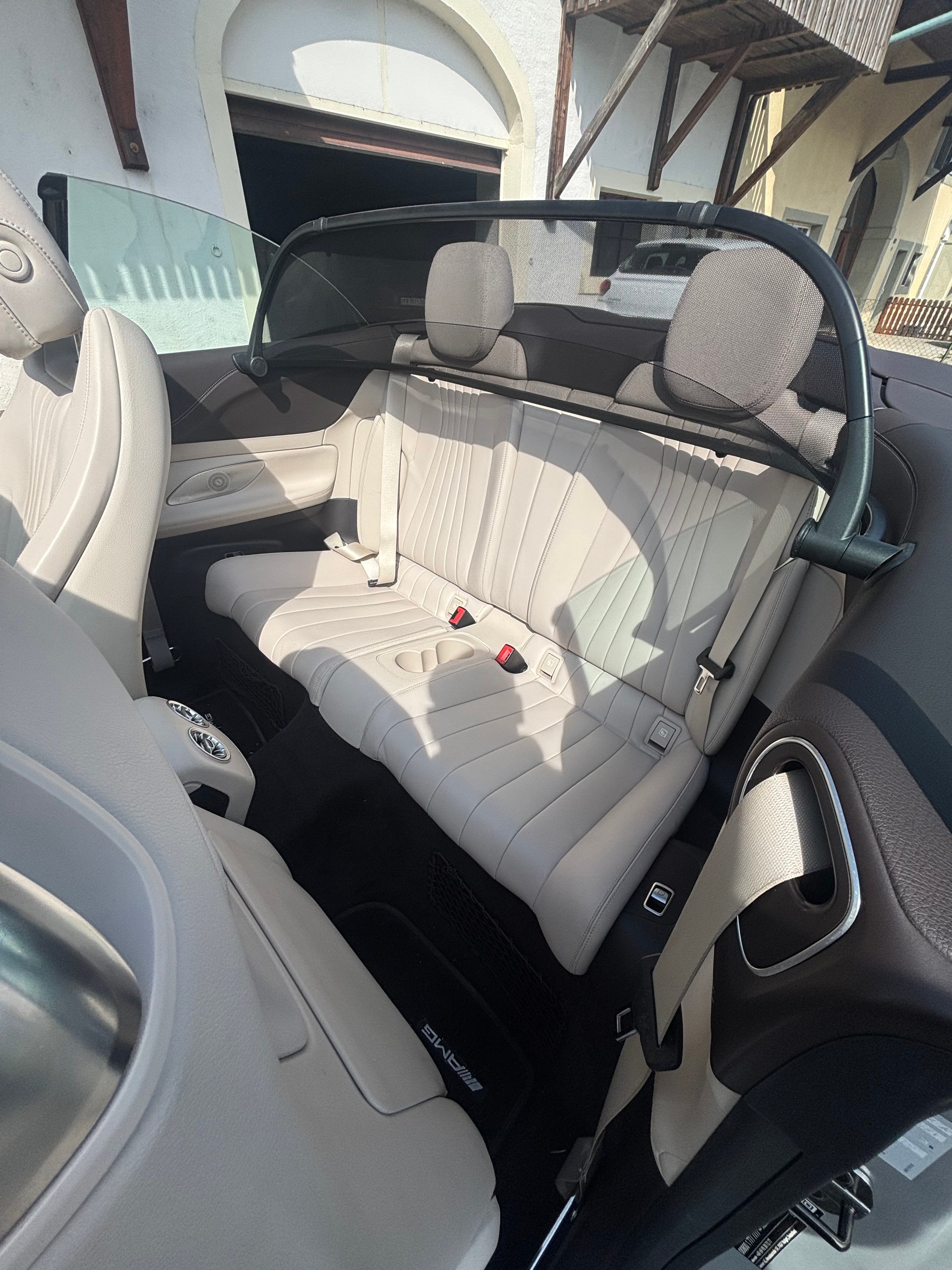 MERCEDES-BENZ E 220D-image-12