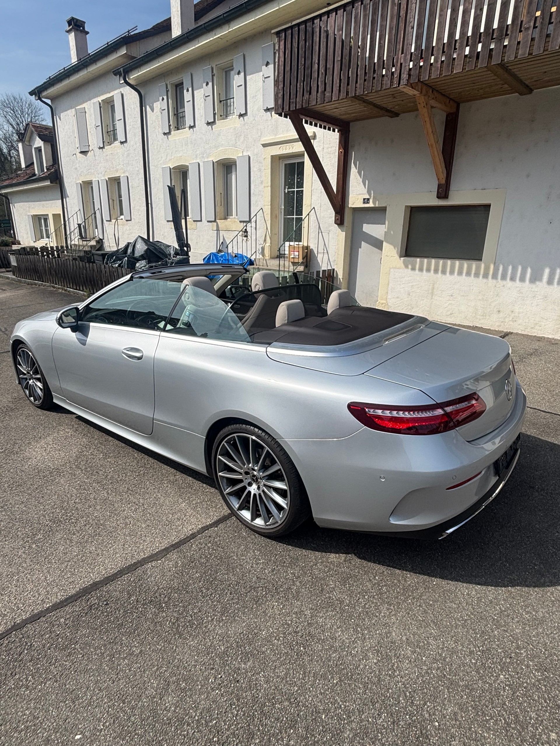 MERCEDES-BENZ E 220D-image-8