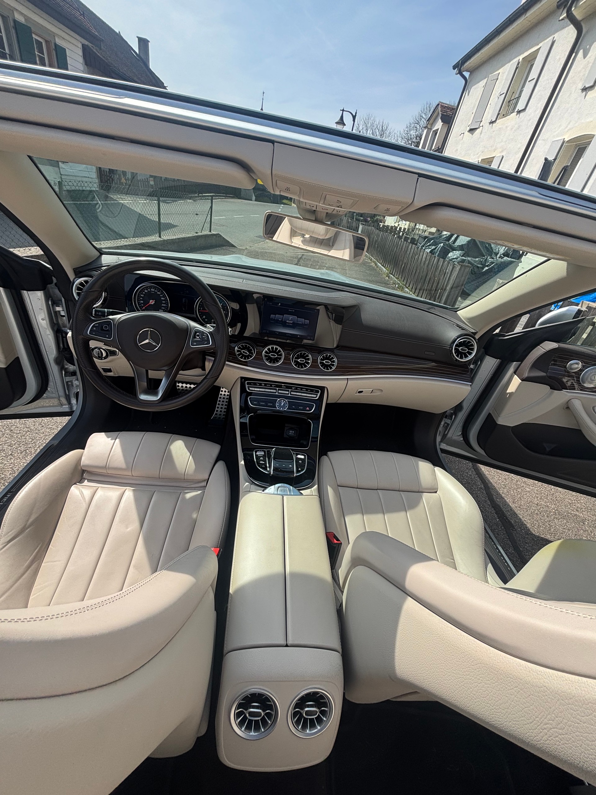 MERCEDES-BENZ E 220D-image-13