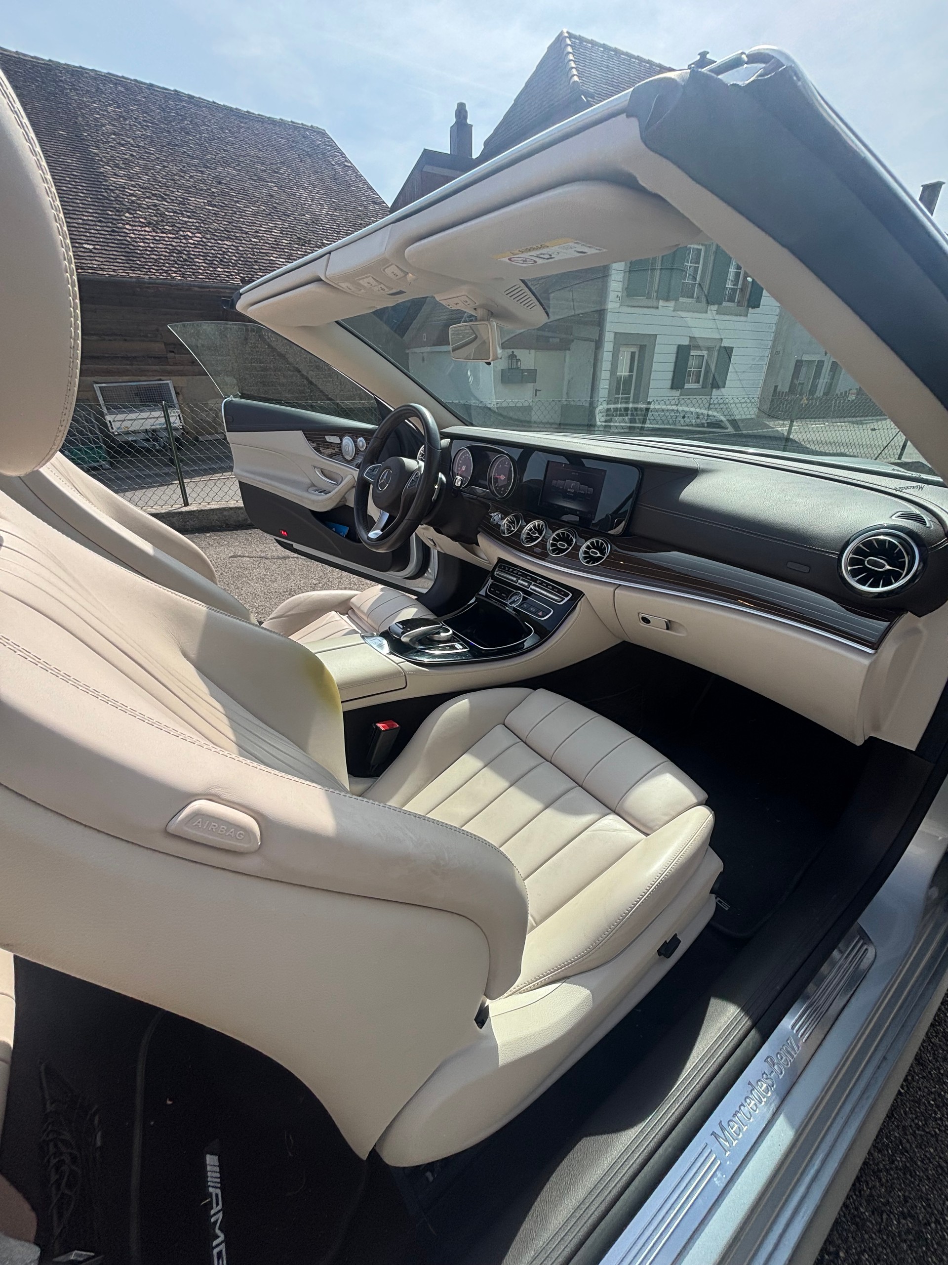 MERCEDES-BENZ E 220D-image-16