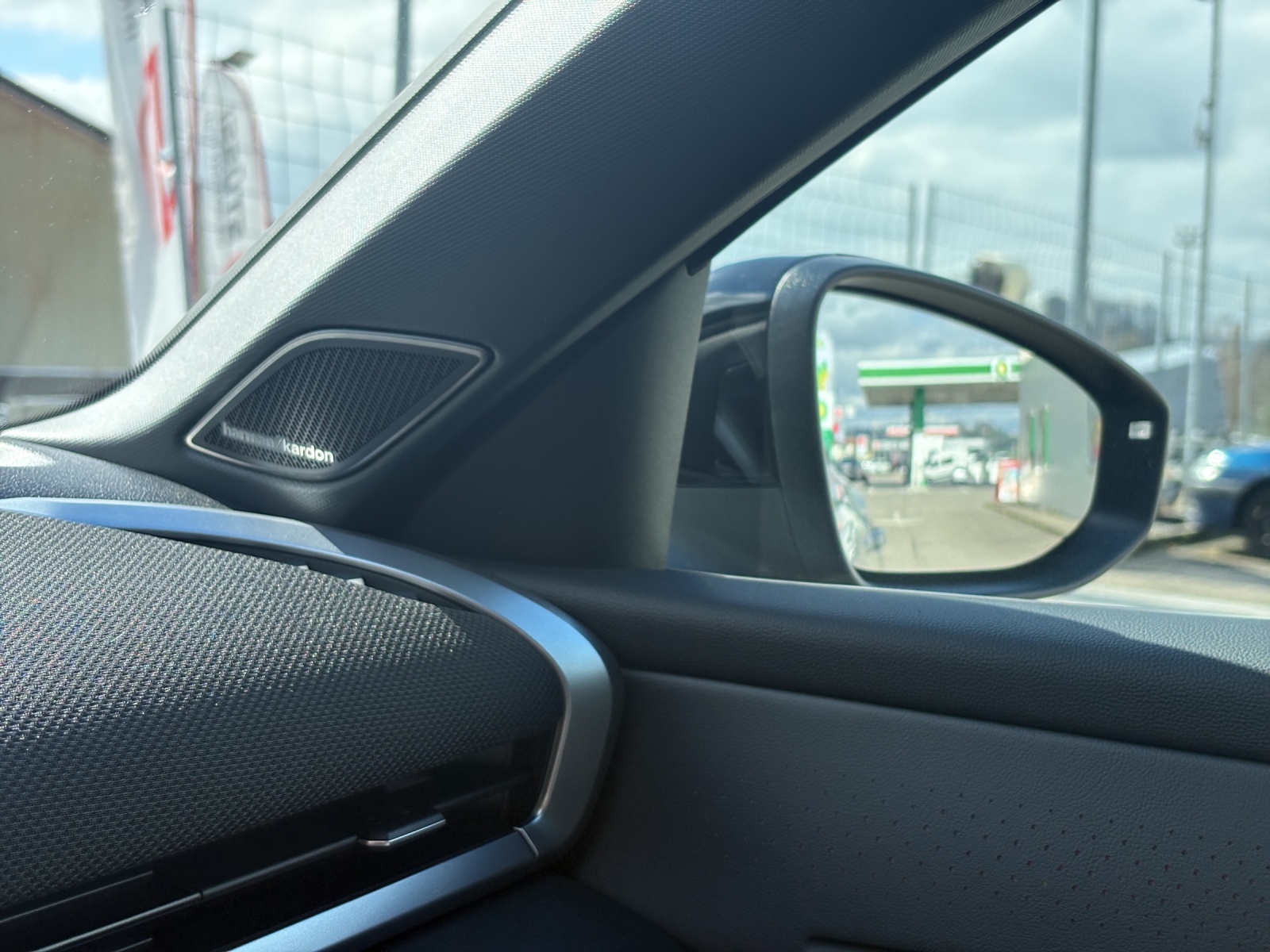 VW T-Roc 1.5 eTSI R-Line DSG-image-12