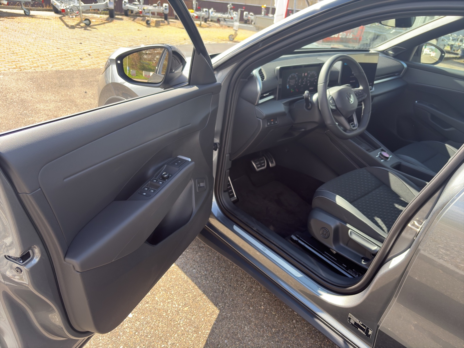 VW T-Roc 1.5 eTSI R-Line DSG-image-4