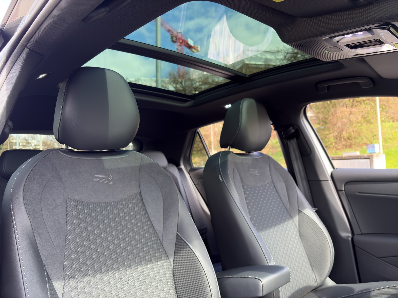VW T-Roc 1.5 eTSI R-Line DSG-image-8