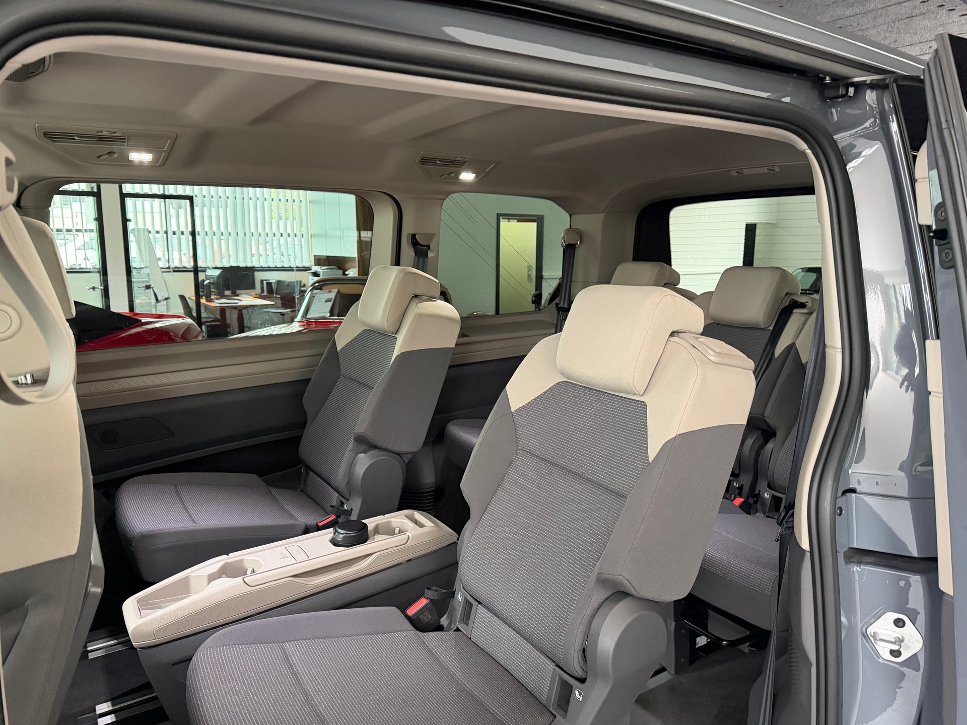 VW Multivan 2.0 TDI 150 PS DSG-image-13