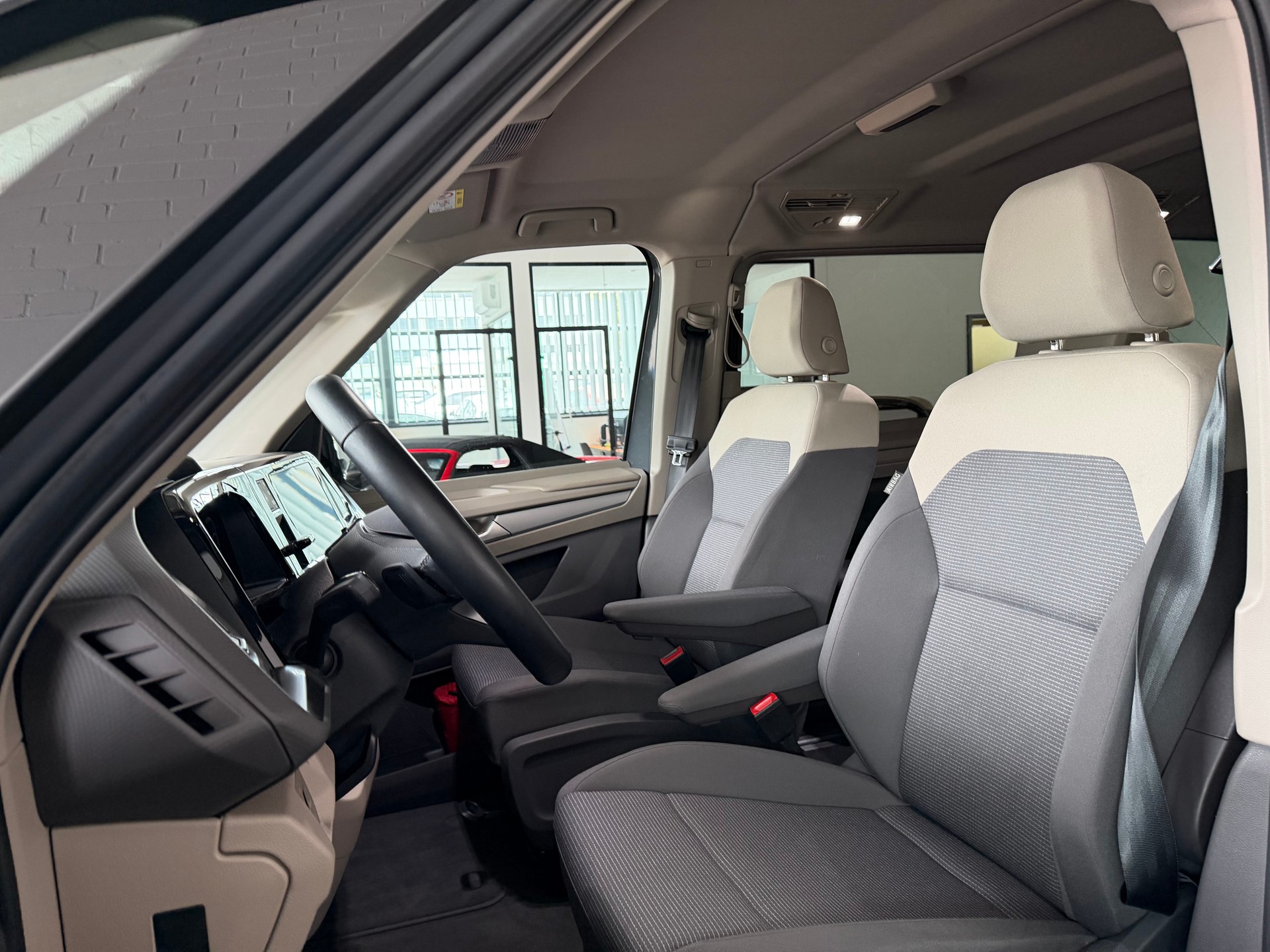 VW Multivan 2.0 TDI 150 PS DSG-image-14