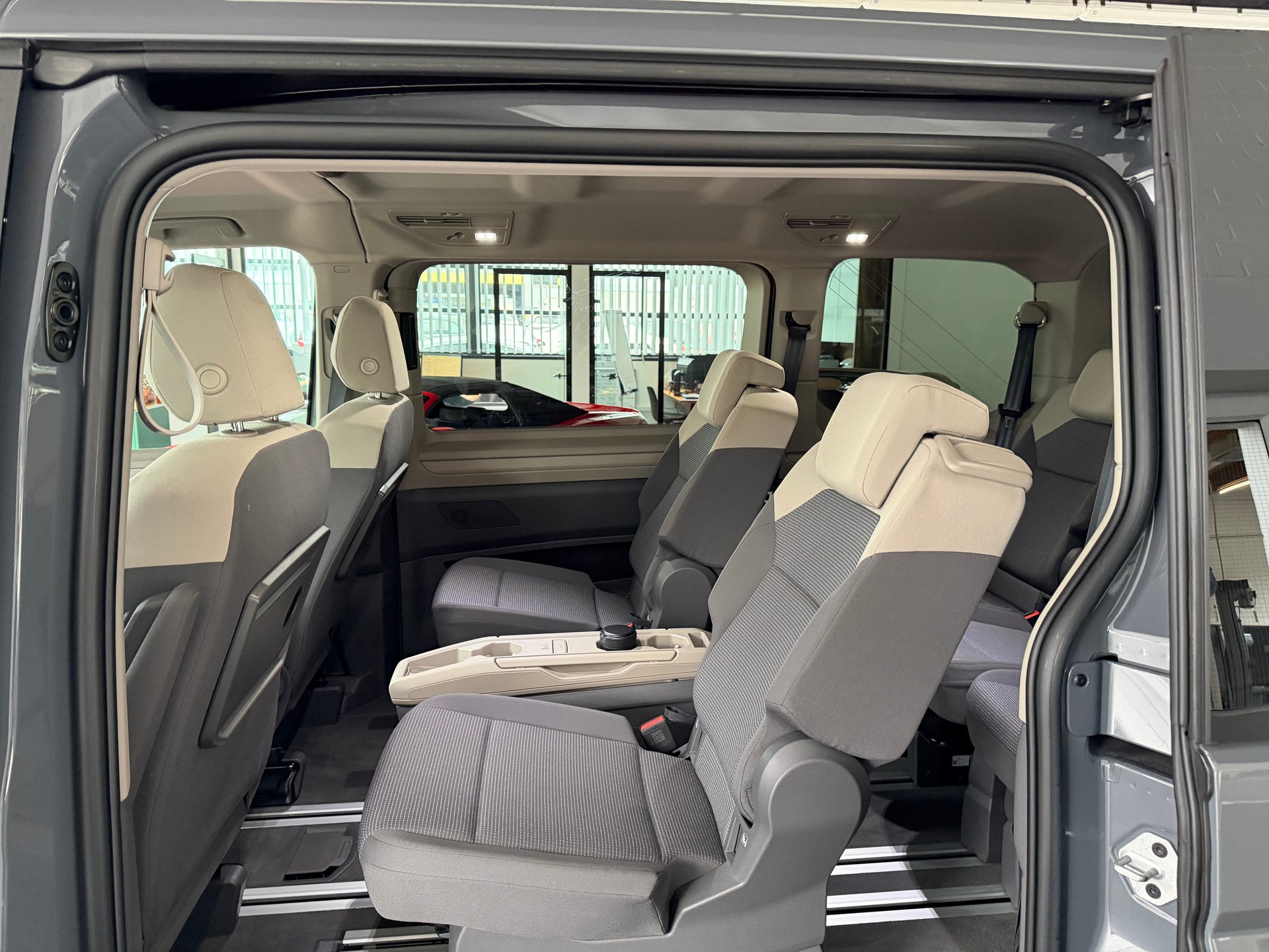 VW Multivan 2.0 TDI 150 PS DSG-image-12