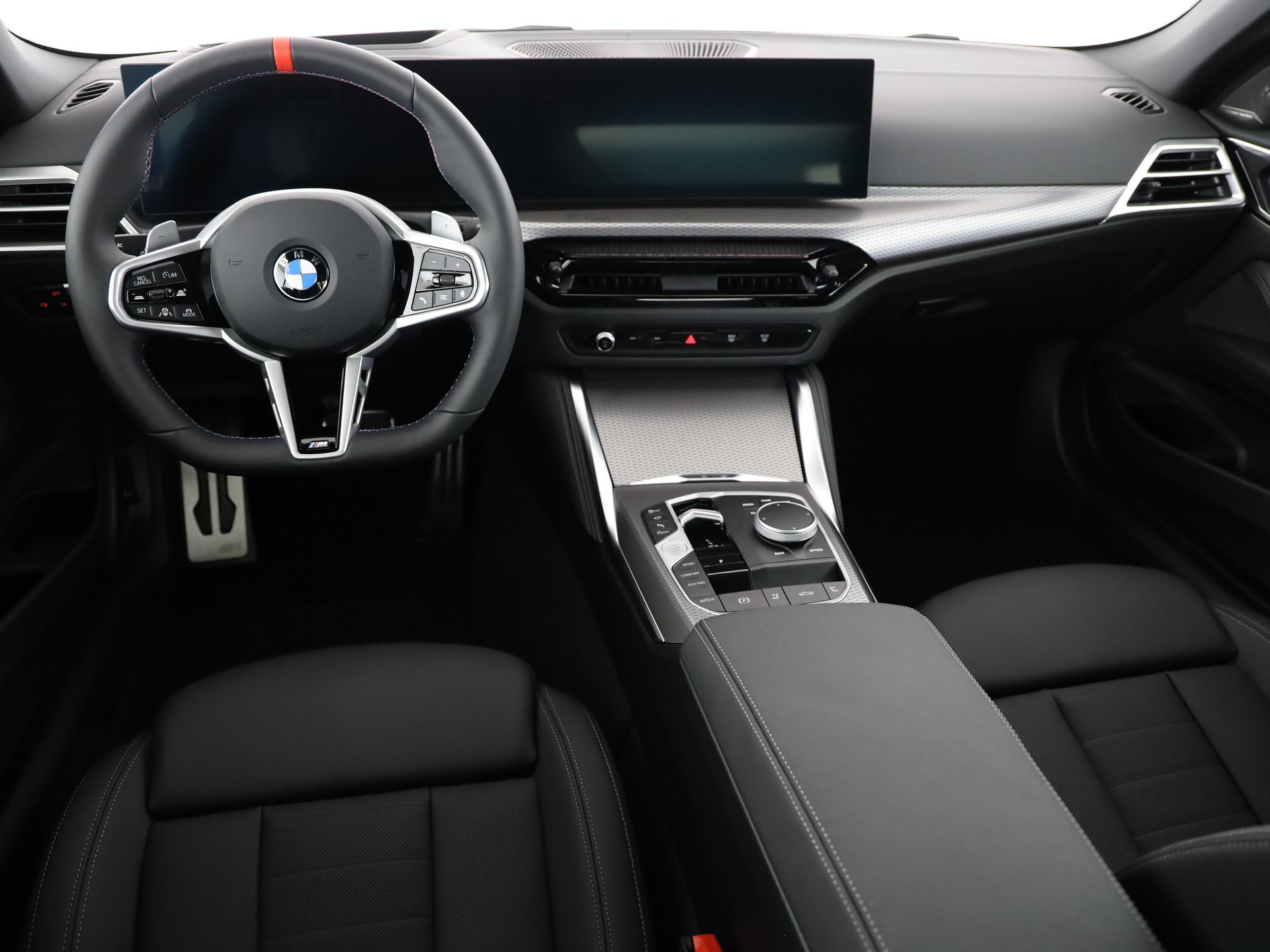 BMW M440i xDrive Gran Cabrio-image-17